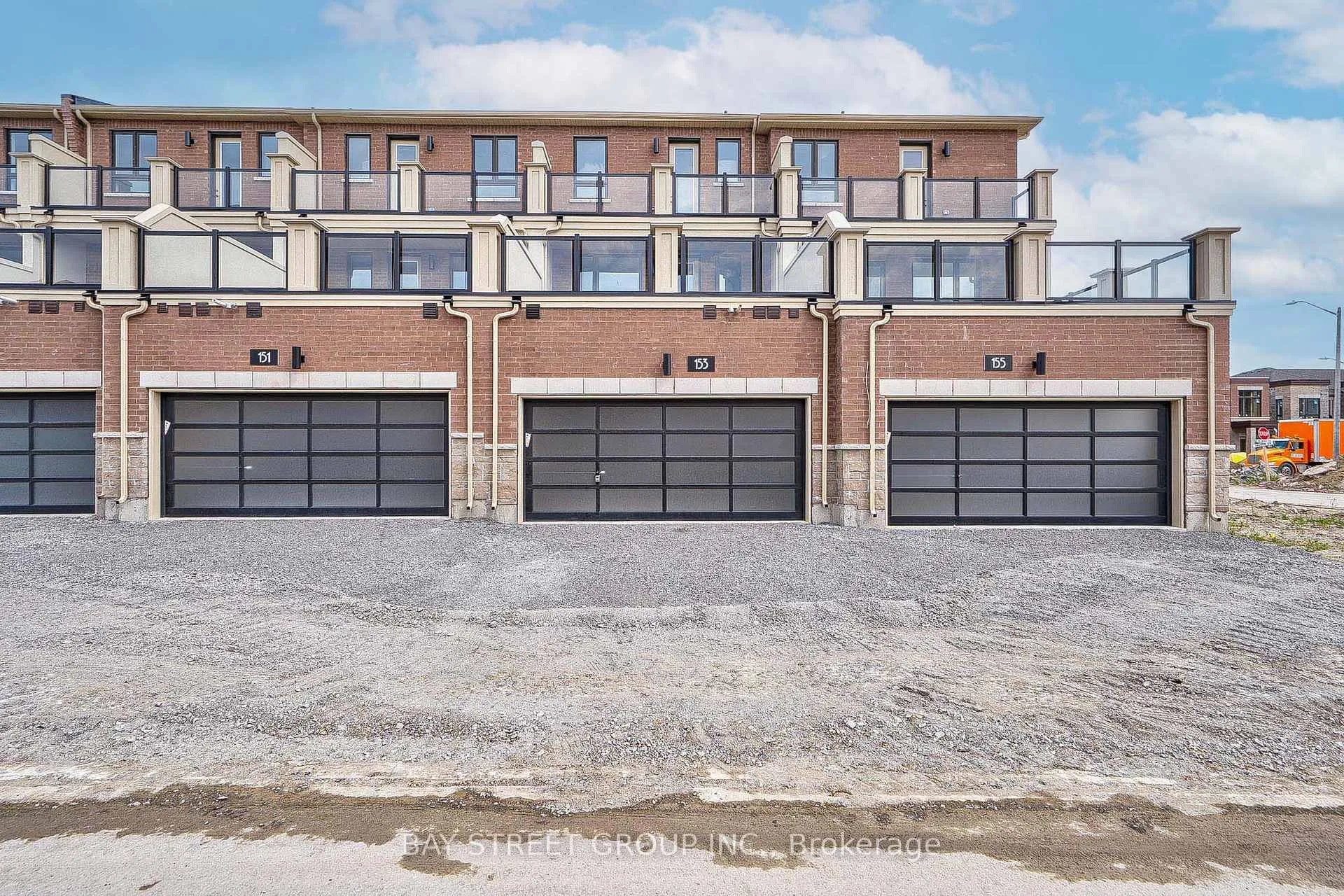Photo 3 of 153 Mumbai Drive, Markham, Middlefield — HOMEH