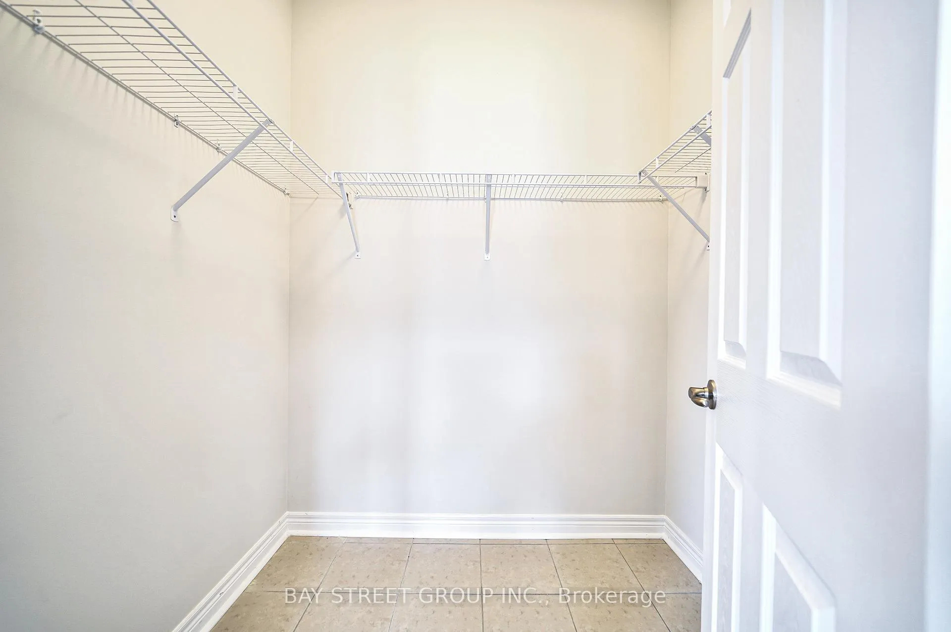 Photo 5 of 153 Mumbai Drive, Markham, Middlefield — HOMEH