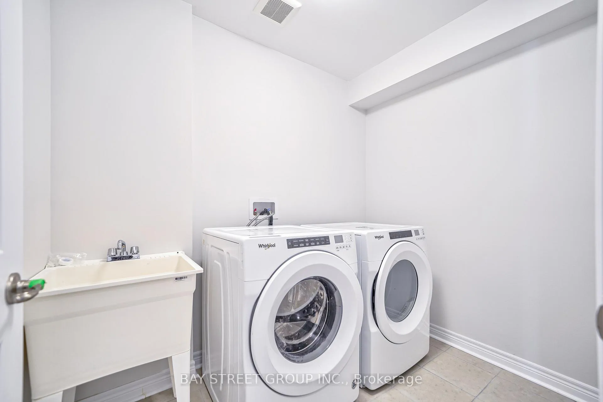 Photo 9 of 153 Mumbai Drive, Markham, Middlefield — HOMEH