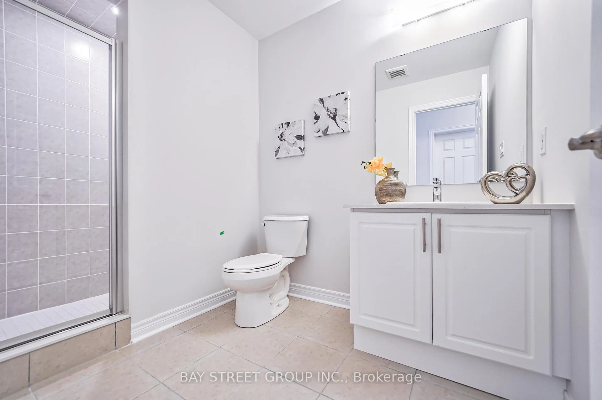 Photo 10 of 153 Mumbai Drive, Markham, Middlefield — HOMEH