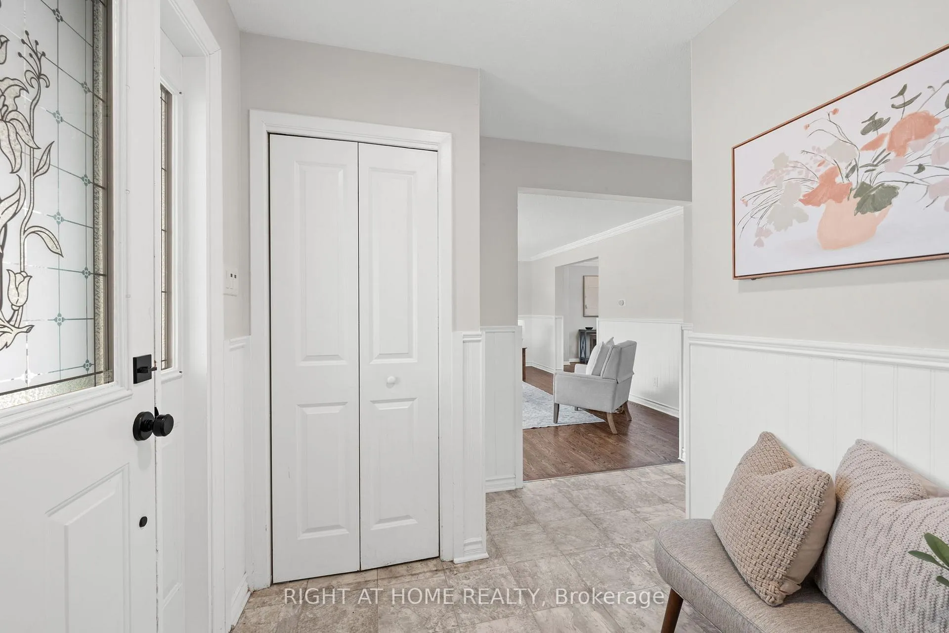 Photo 5 of 9 Aurora Crescent, Ottawa, Manordale — HOMEH