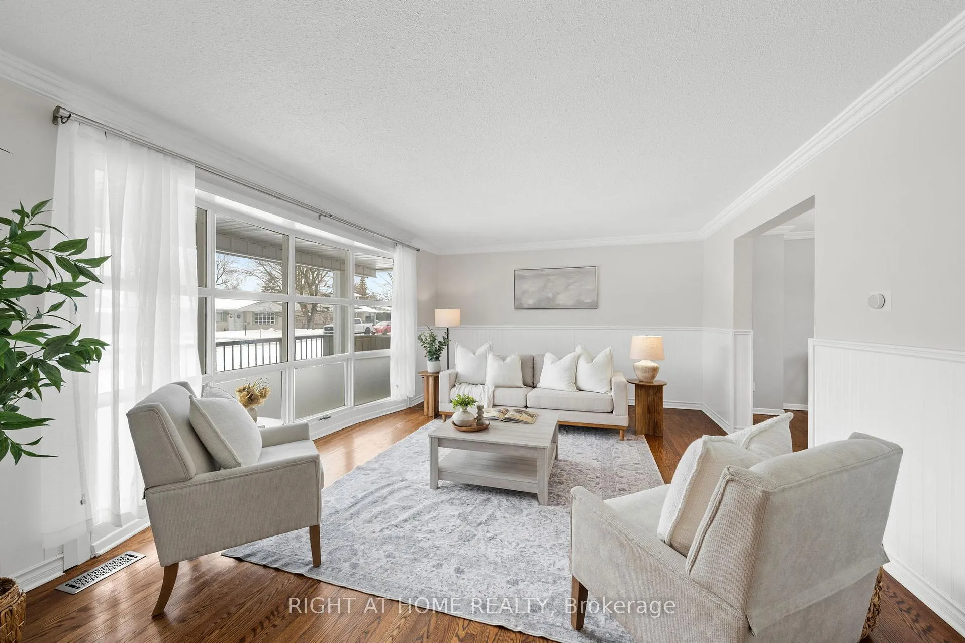 Photo 6 of 9 Aurora Crescent, Ottawa, Manordale — HOMEH