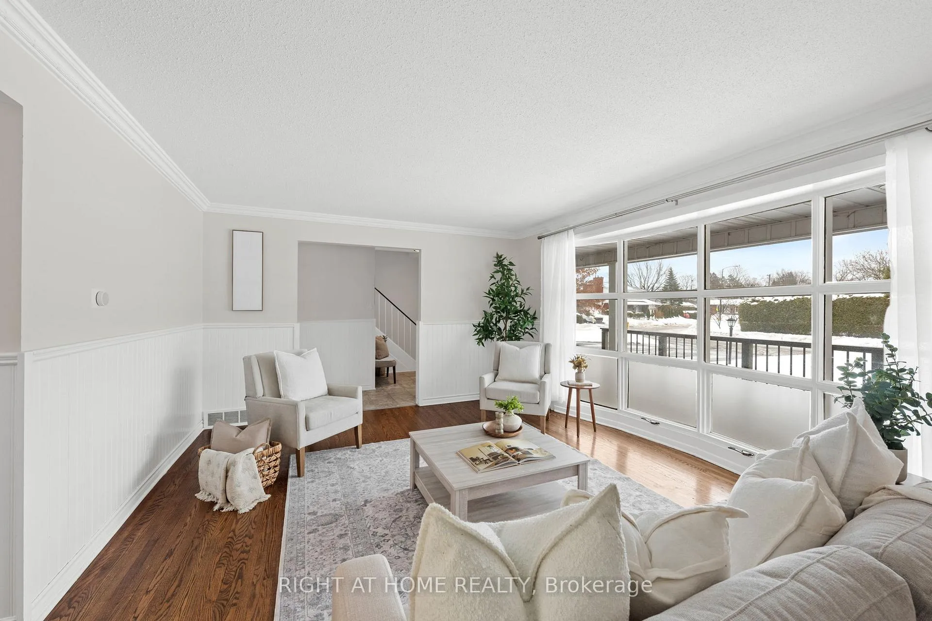 Photo 8 of 9 Aurora Crescent, Ottawa, Manordale — HOMEH