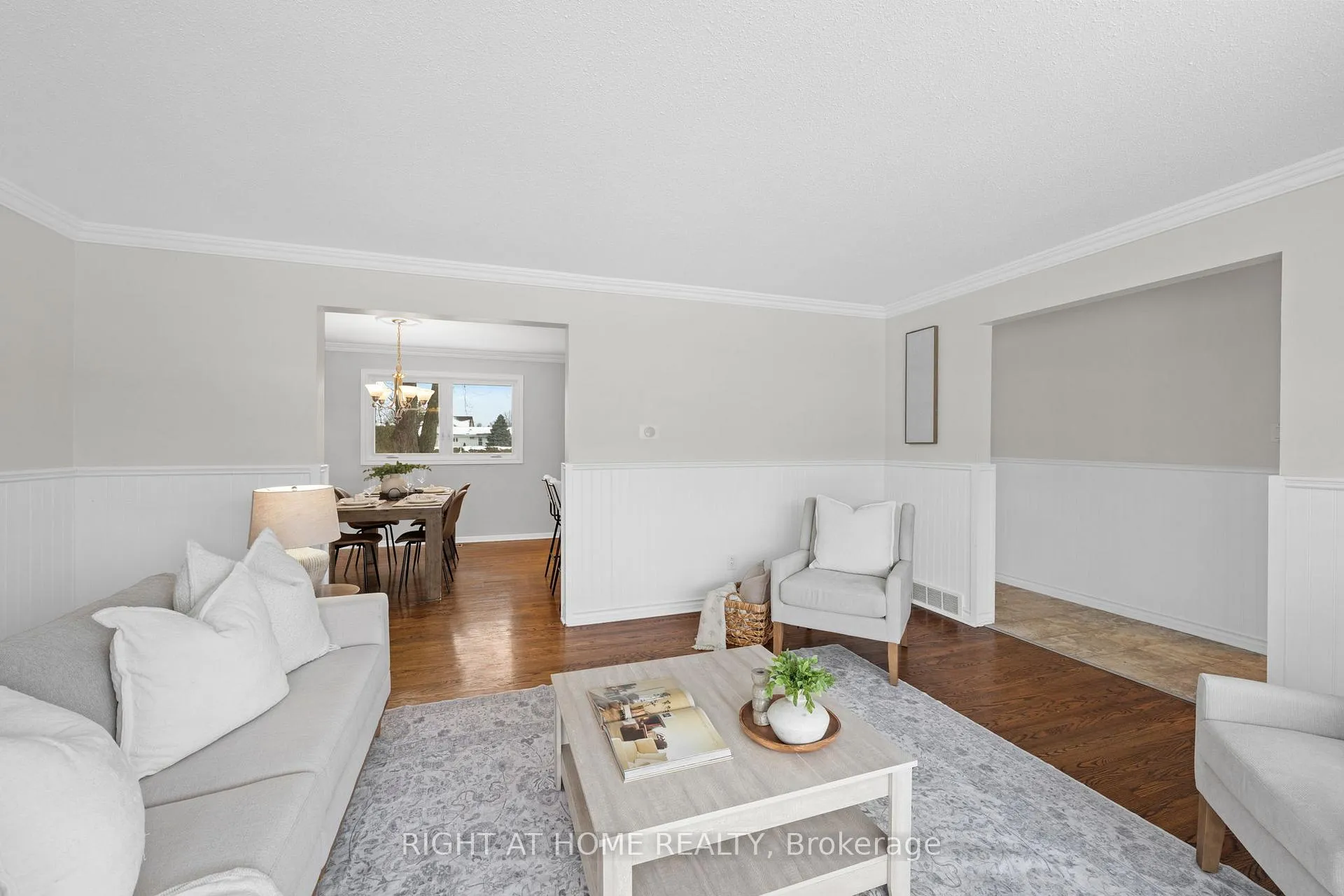 Photo 9 of 9 Aurora Crescent, Ottawa, Manordale — HOMEH