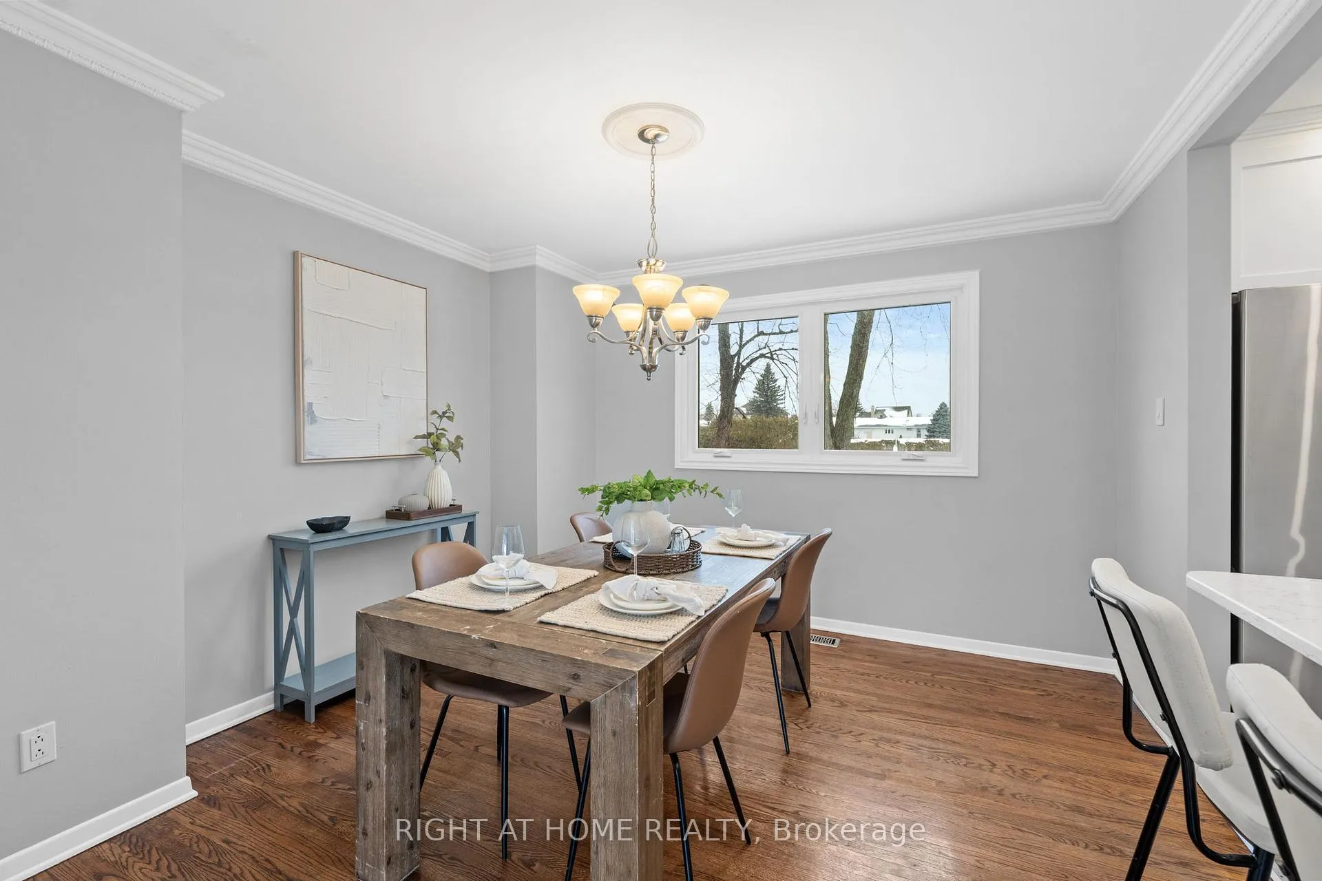 Photo 10 of 9 Aurora Crescent, Ottawa, Manordale — HOMEH