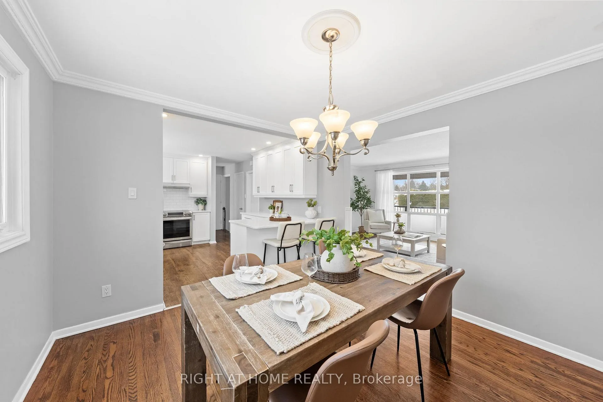 Photo 12 of 9 Aurora Crescent, Ottawa, Manordale — HOMEH