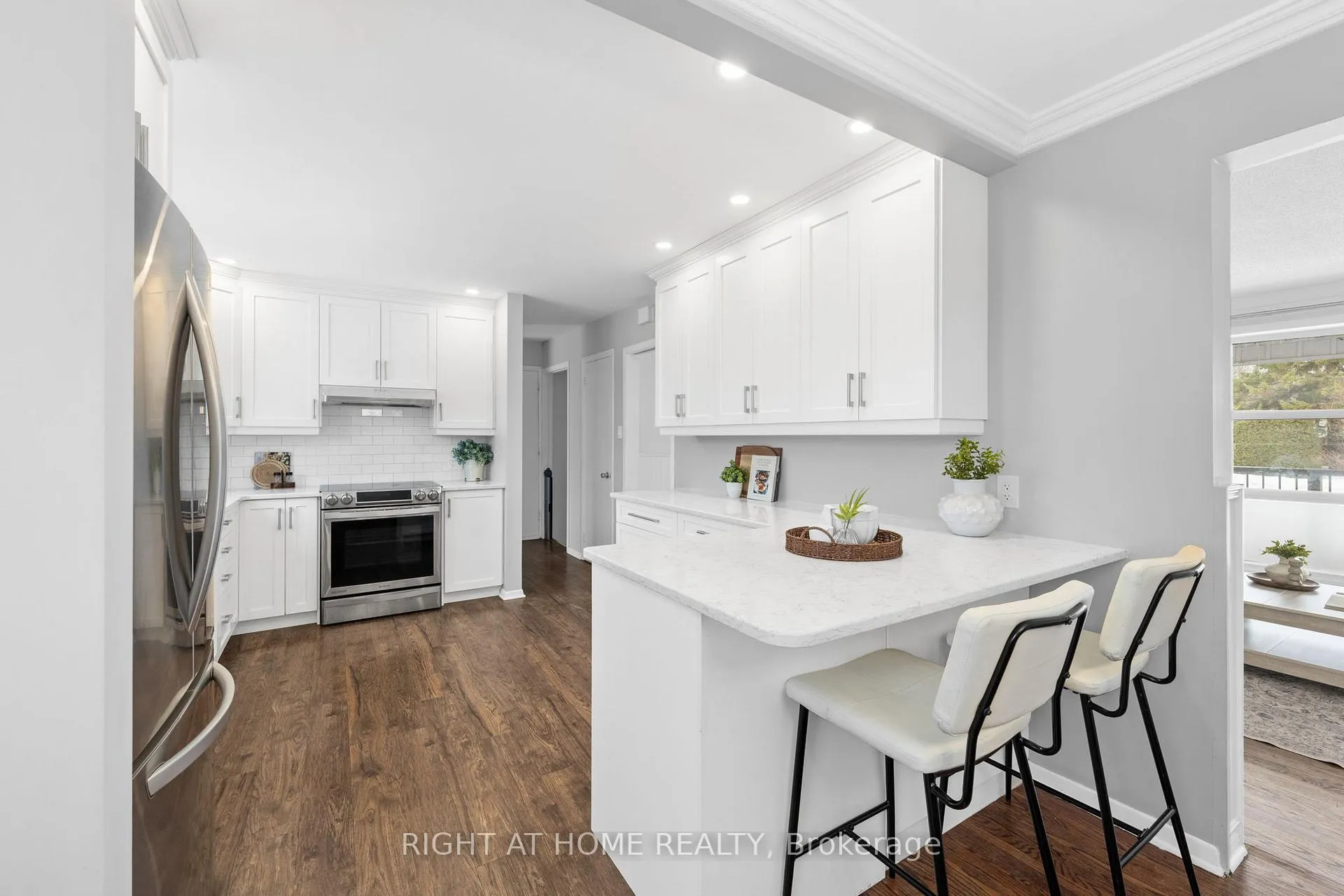 Photo 13 of 9 Aurora Crescent, Ottawa, Manordale — HOMEH