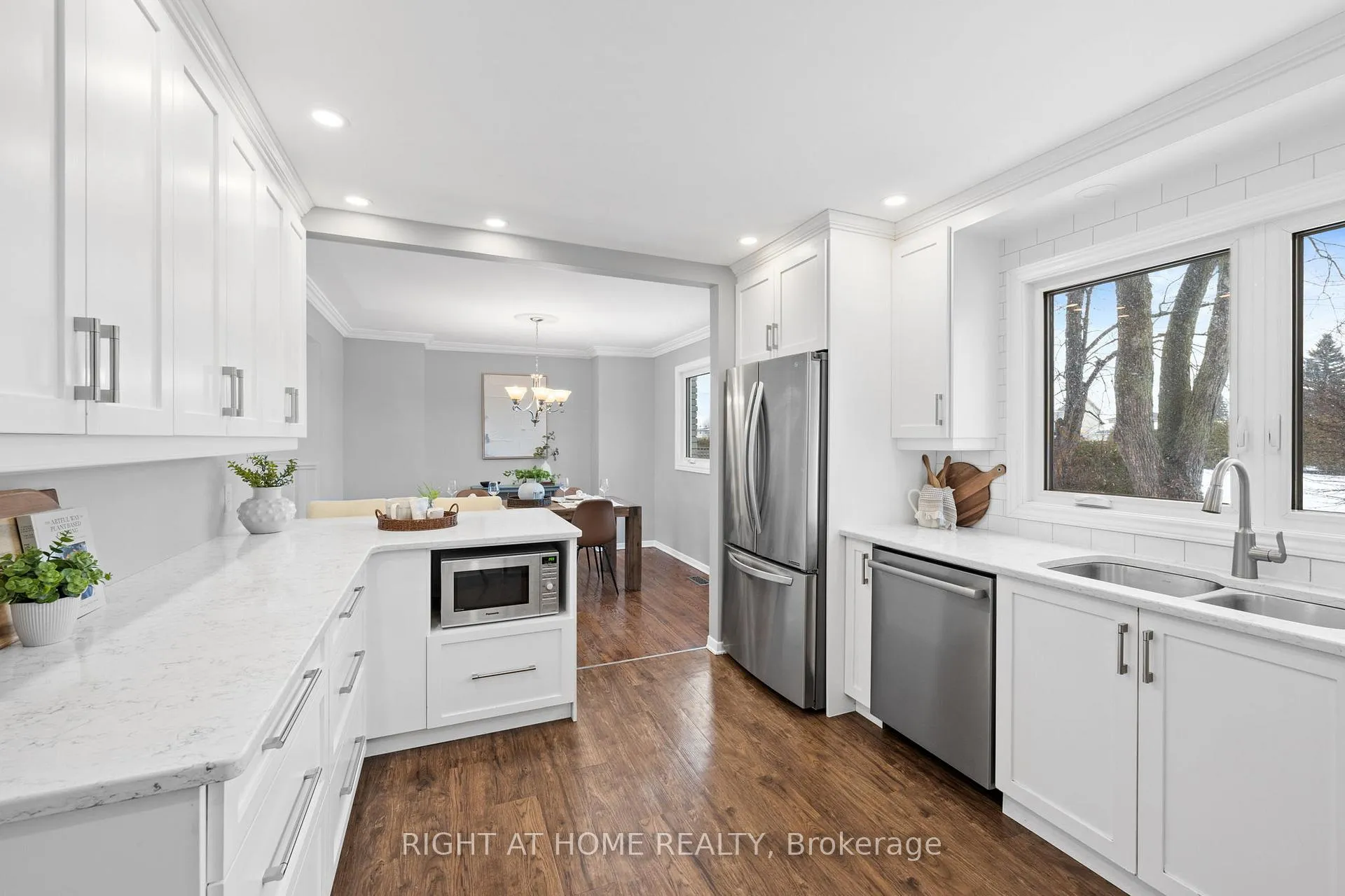 Photo 16 of 9 Aurora Crescent, Ottawa, Manordale — HOMEH