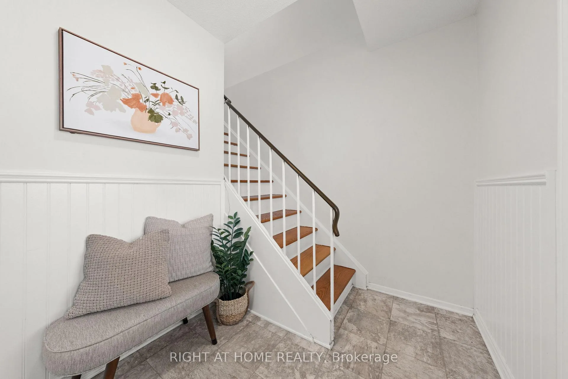 Photo 20 of 9 Aurora Crescent, Ottawa, Manordale — HOMEH