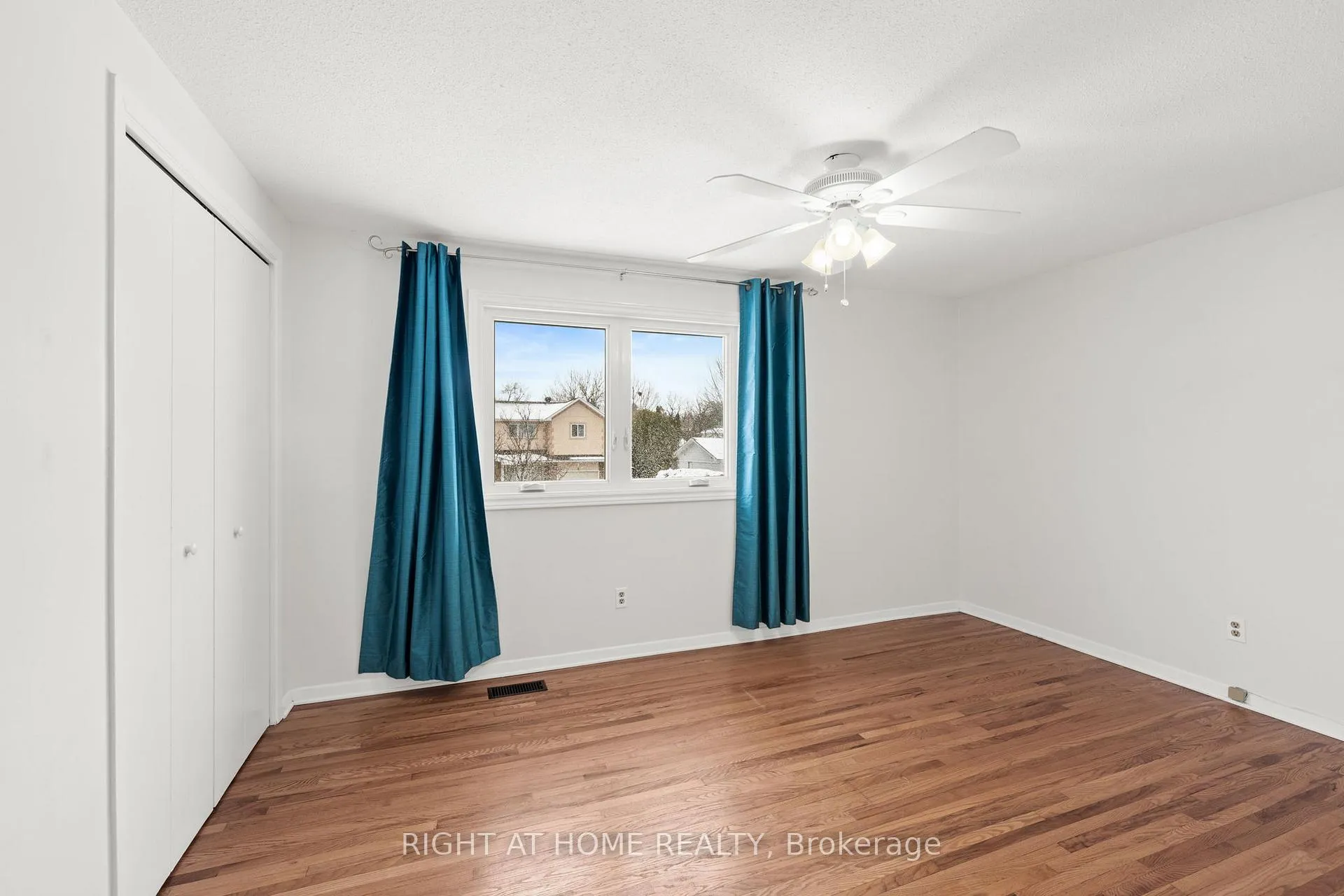 Photo 22 of 9 Aurora Crescent, Ottawa, Manordale — HOMEH
