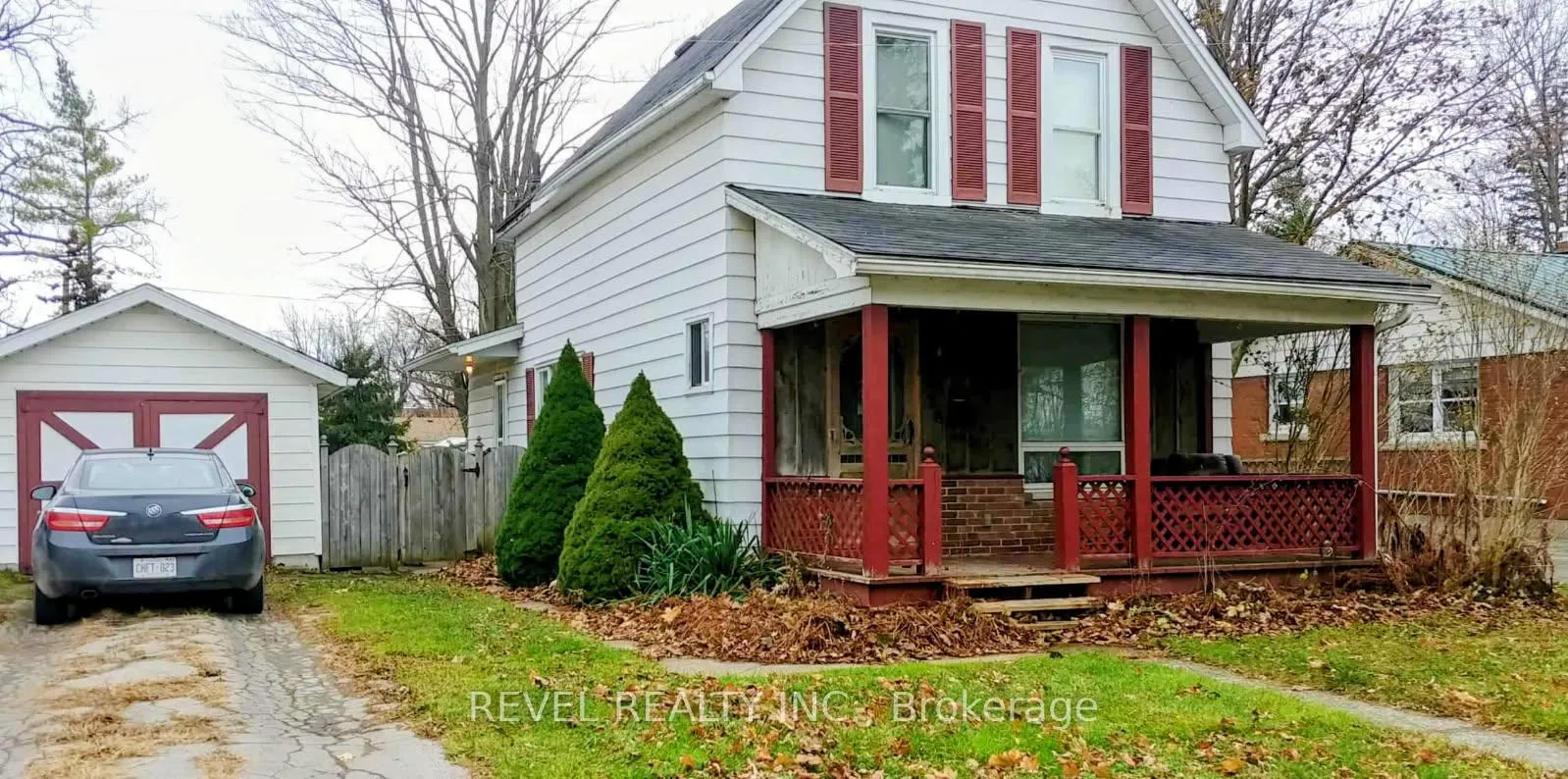 Front of 520 Alder Street E