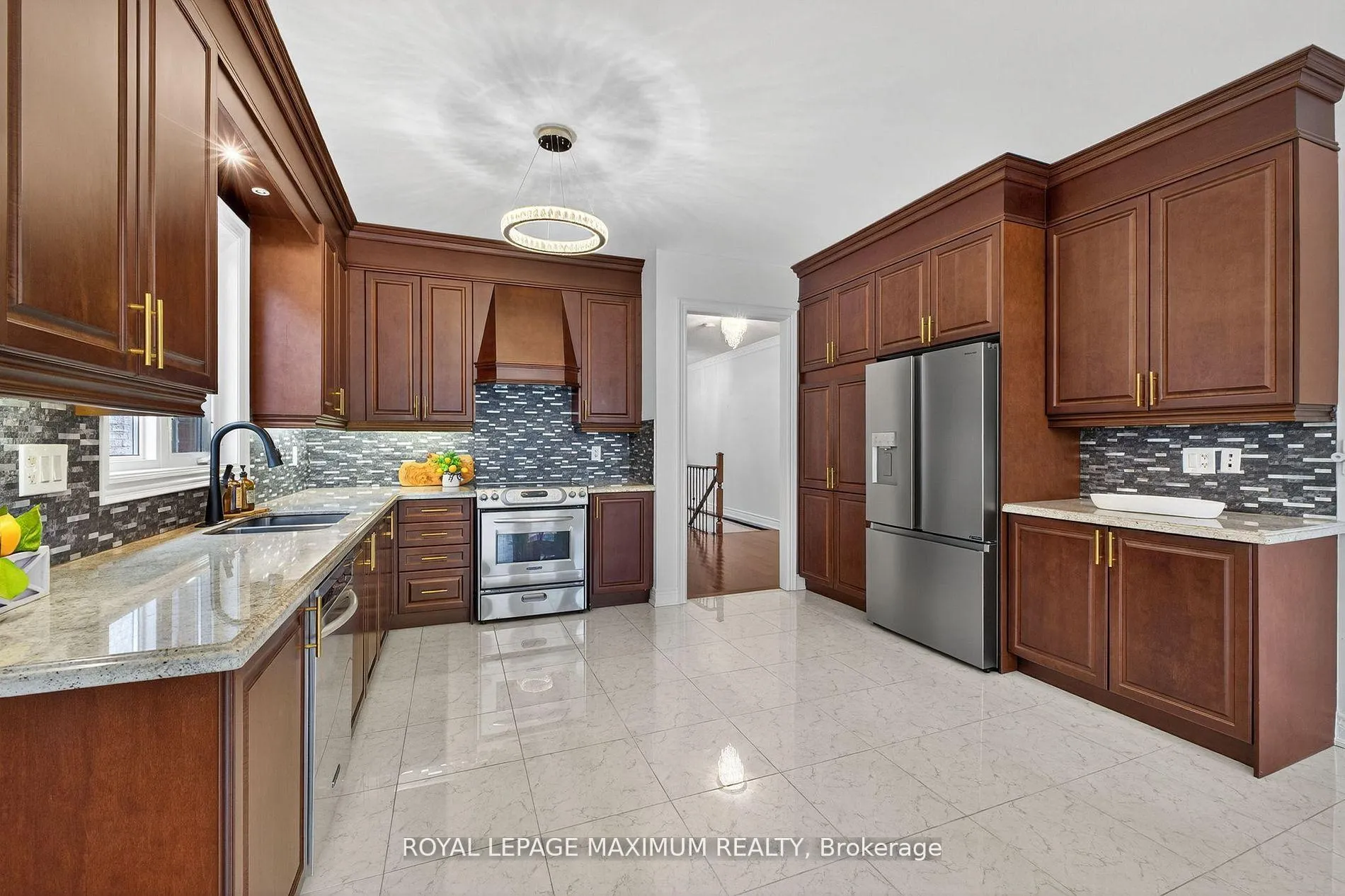 Photo 13 of 27 Acqua Drive, Vaughan, Vellore Village — HOMEH