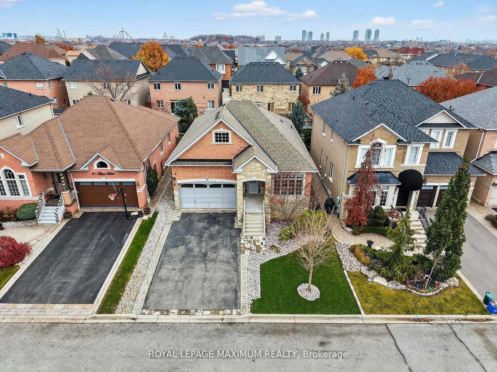 Photo 33 of 27 Acqua Drive, Vaughan, Vellore Village — HOMEH