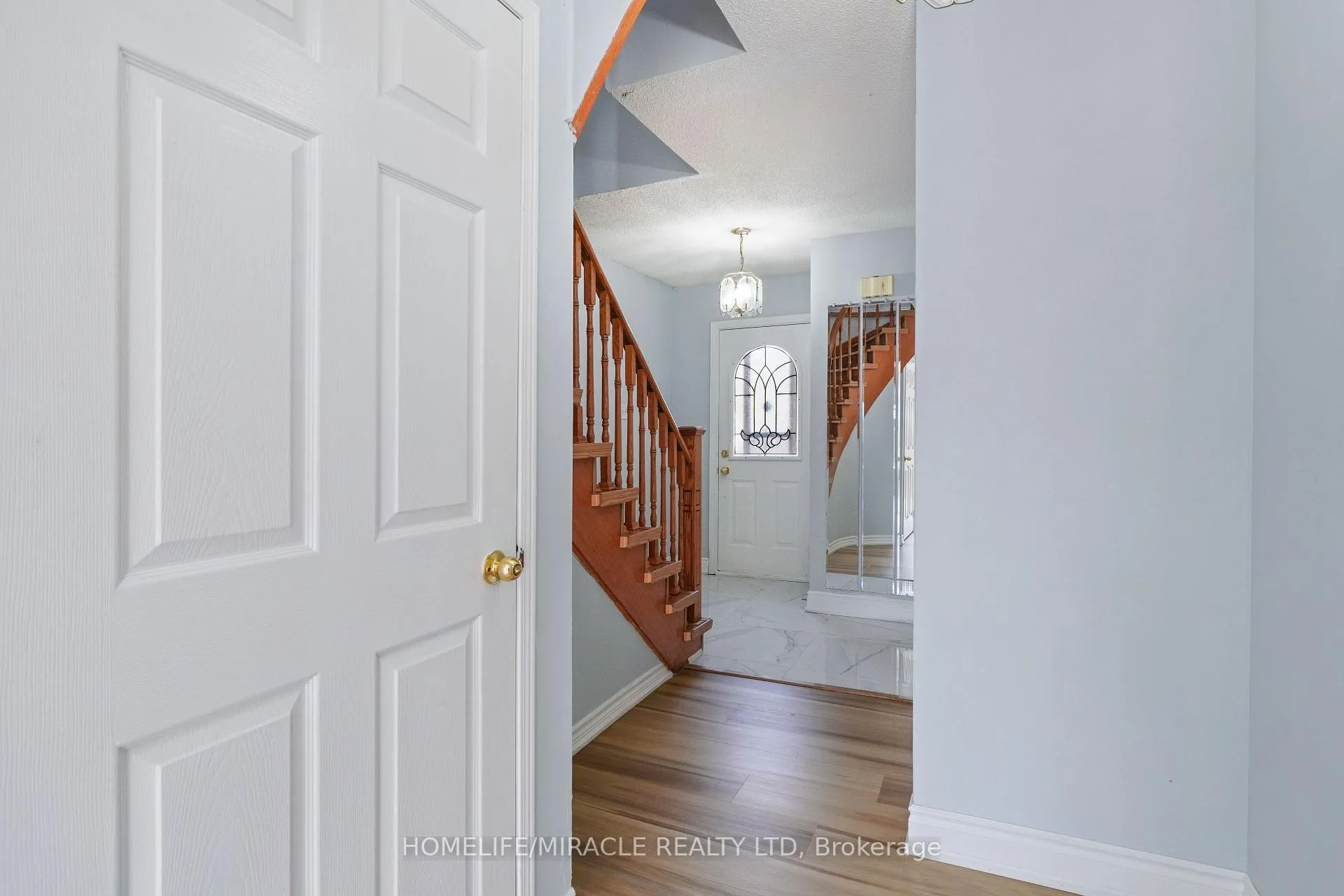 Photo 5 of 27 Deerpark Crescent S, Brampton, Brampton West — HOMEH