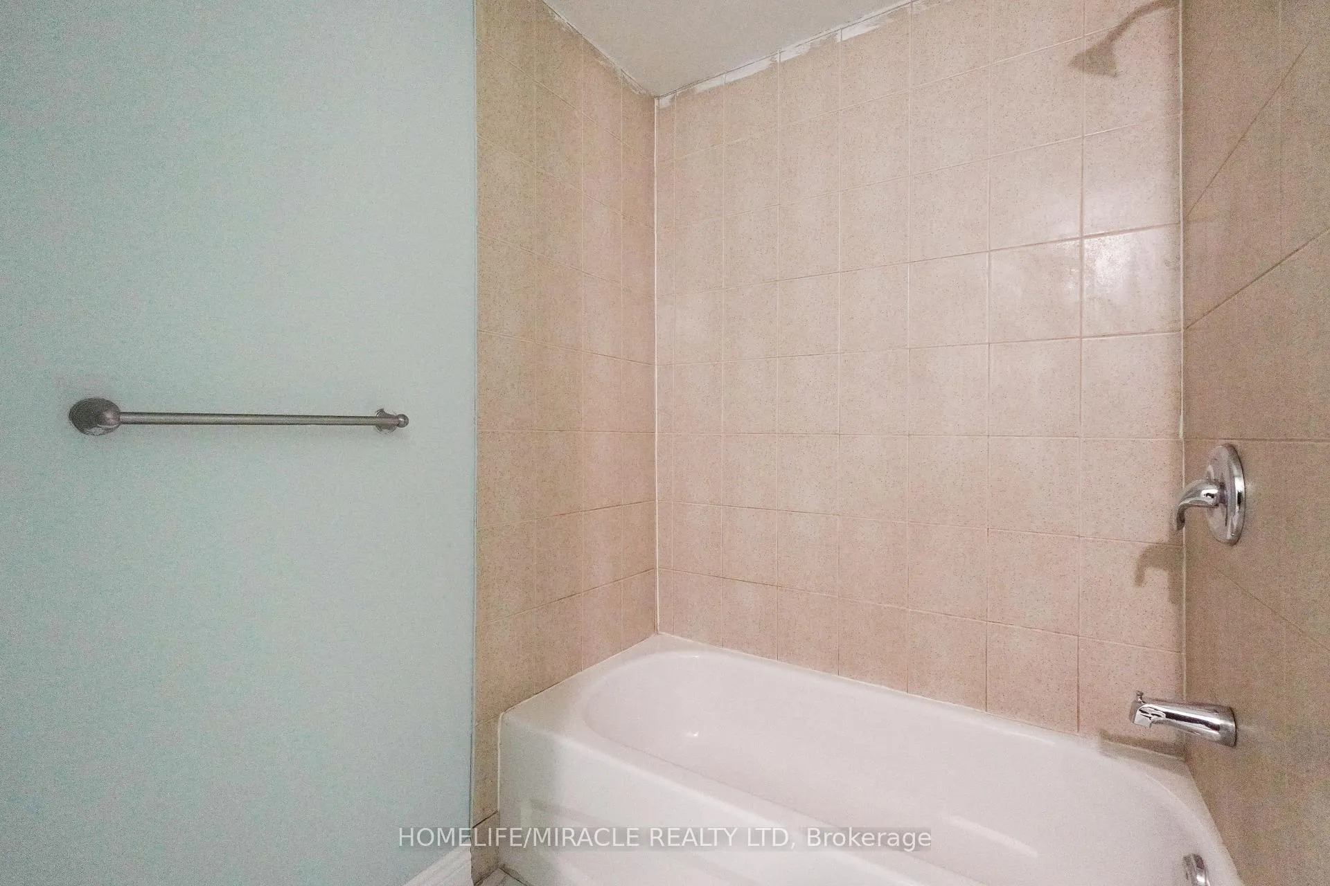 Photo 7 of 27 Deerpark Crescent S, Brampton, Brampton West — HOMEH