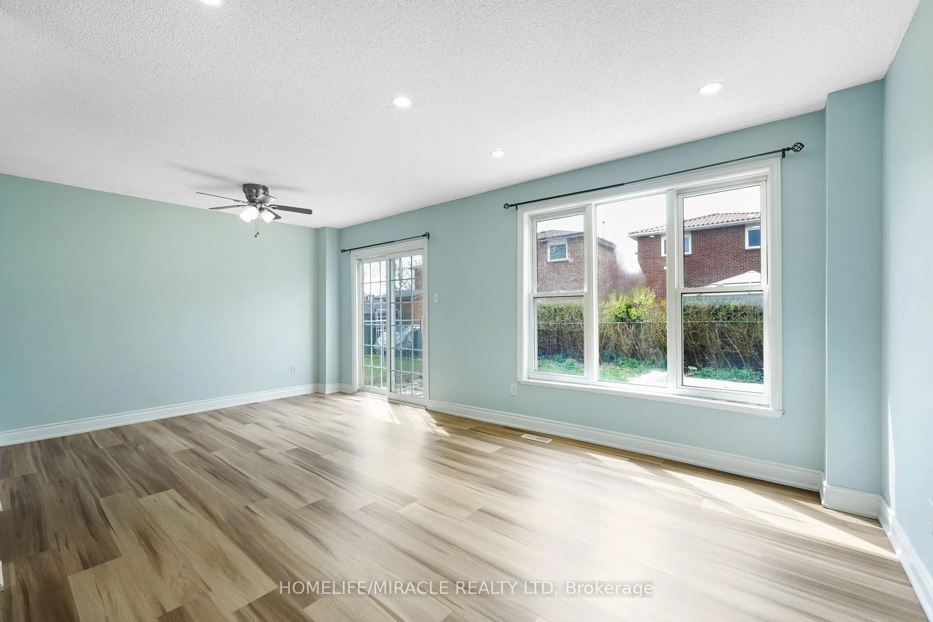 Photo 8 of 27 Deerpark Crescent S, Brampton, Brampton West — HOMEH