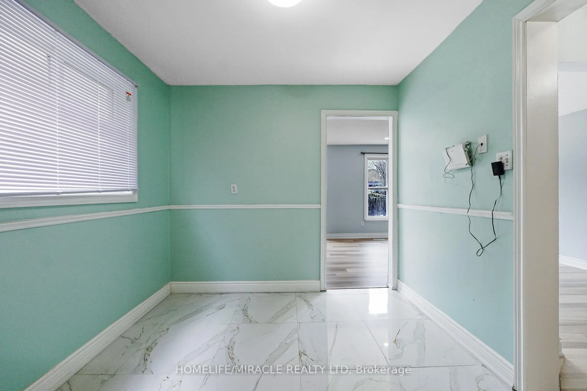 Photo 13 of 27 Deerpark Crescent S, Brampton, Brampton West — HOMEH