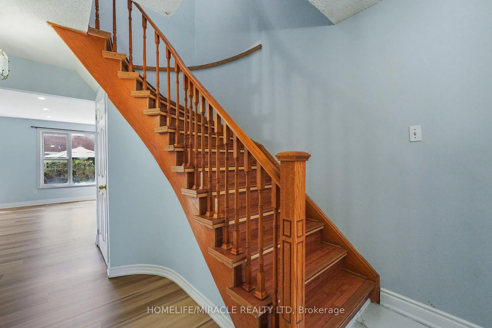 Photo 16 of 27 Deerpark Crescent S, Brampton, Brampton West — HOMEH