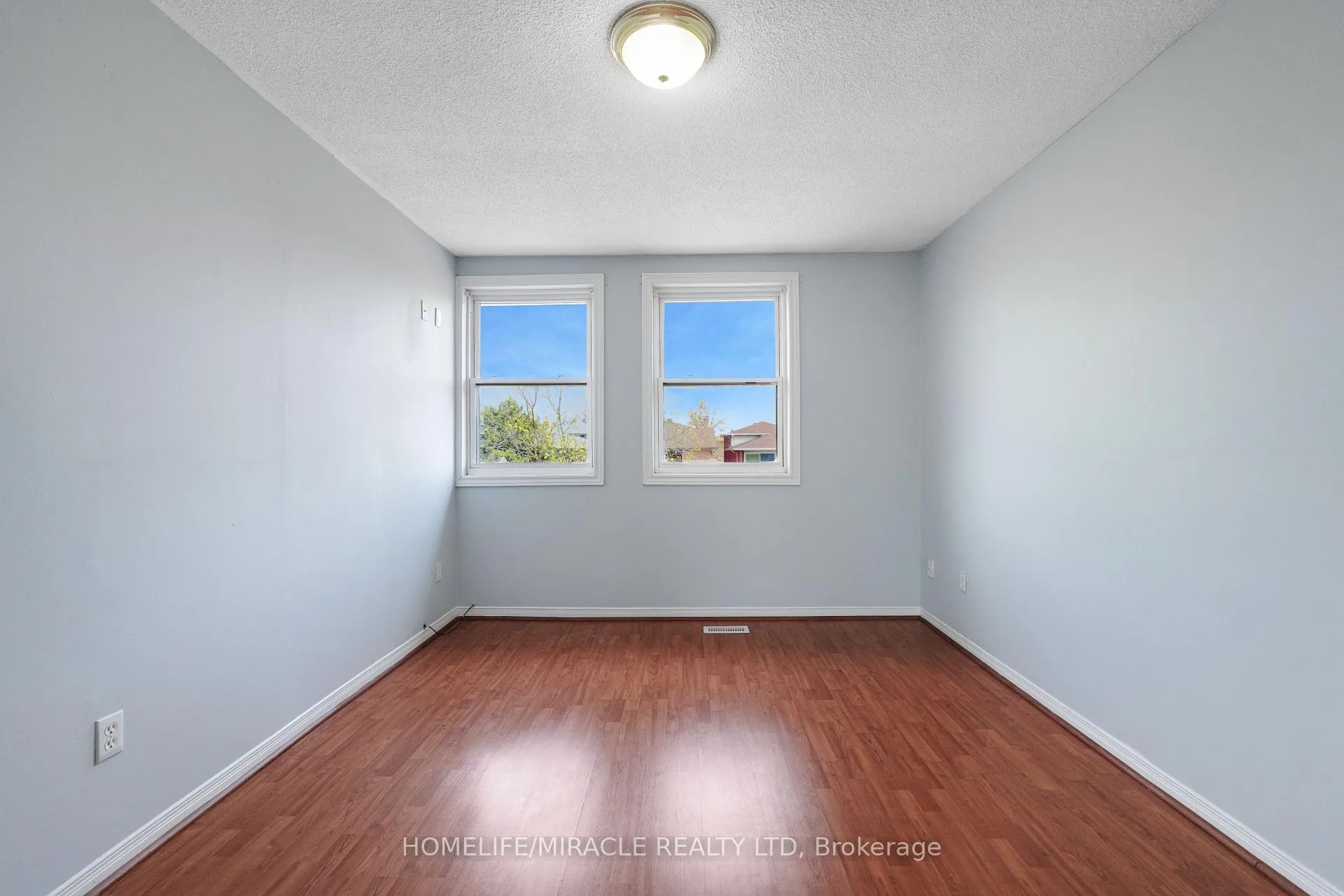 Photo 19 of 27 Deerpark Crescent S, Brampton, Brampton West — HOMEH