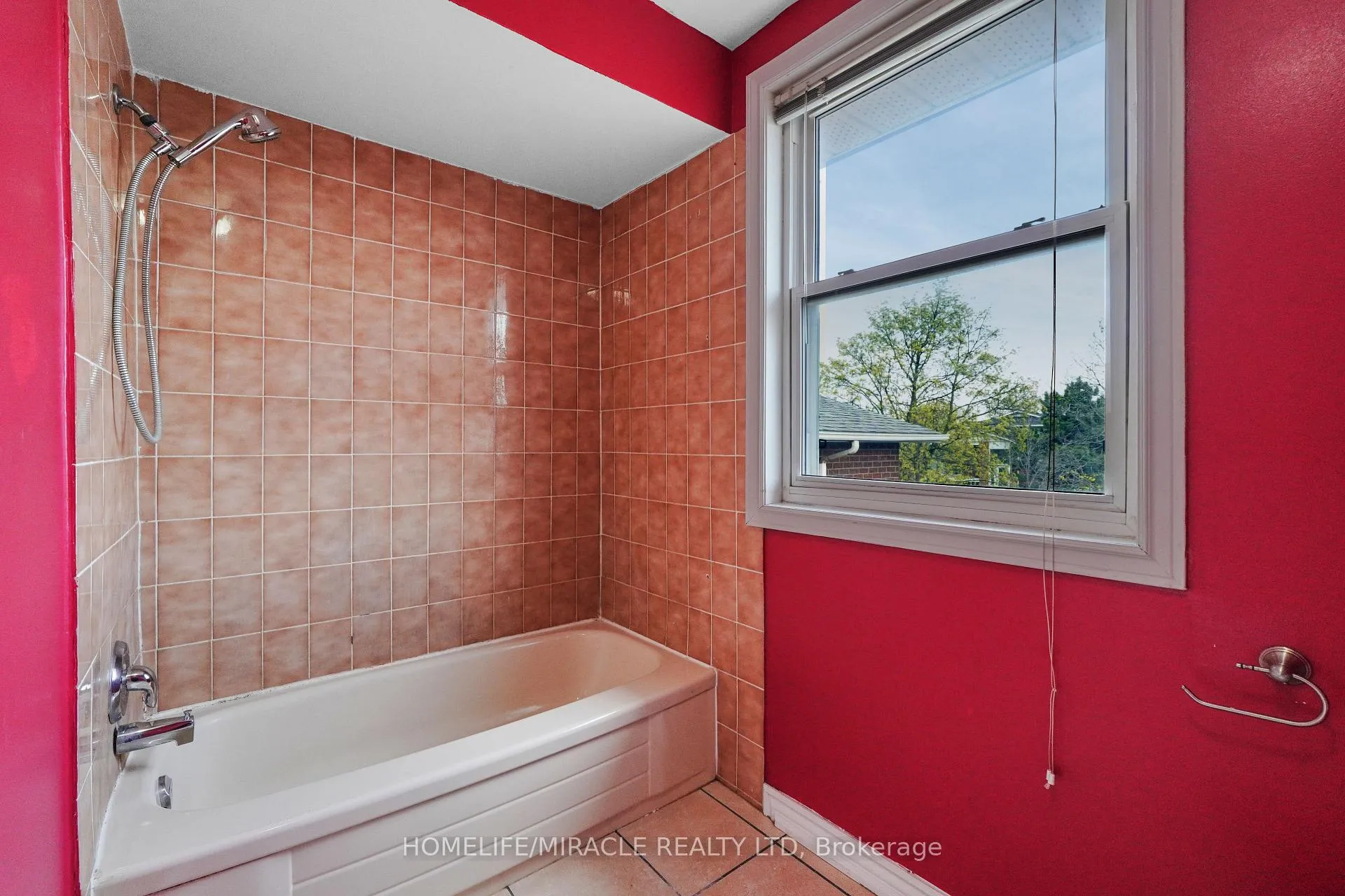 Photo 22 of 27 Deerpark Crescent S, Brampton, Brampton West — HOMEH