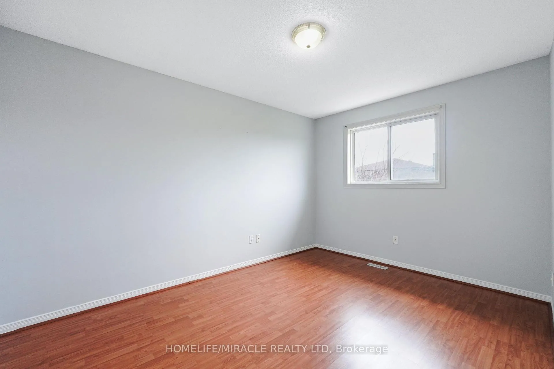 Photo 24 of 27 Deerpark Crescent S, Brampton, Brampton West — HOMEH