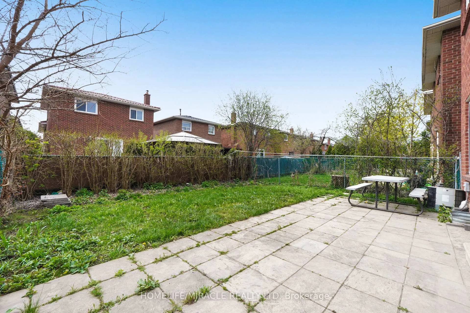 Photo 39 of 27 Deerpark Crescent S, Brampton, Brampton West — HOMEH