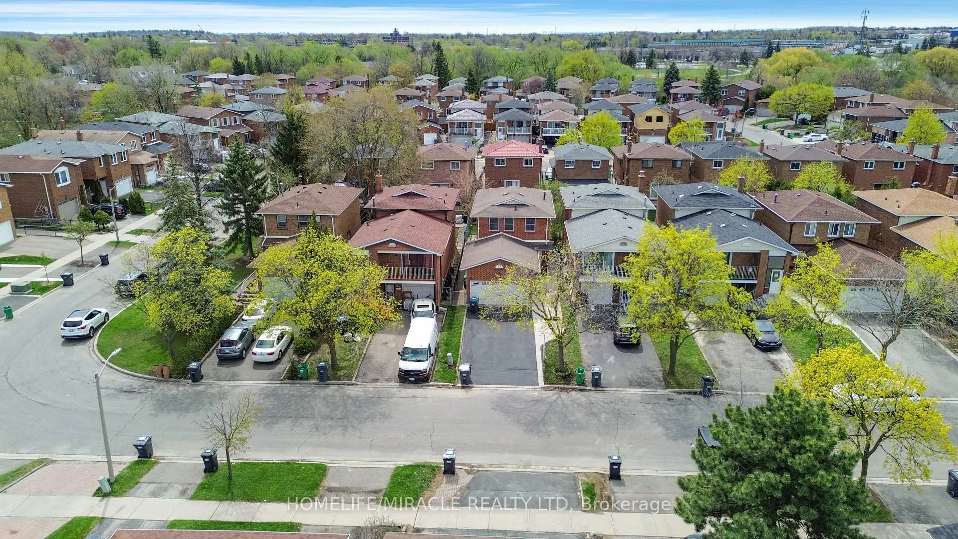 Photo 41 of 27 Deerpark Crescent S, Brampton, Brampton West — HOMEH
