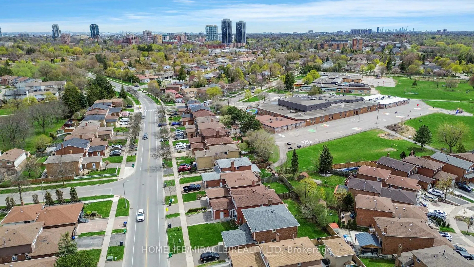 Photo 43 of 27 Deerpark Crescent S, Brampton, Brampton West — HOMEH