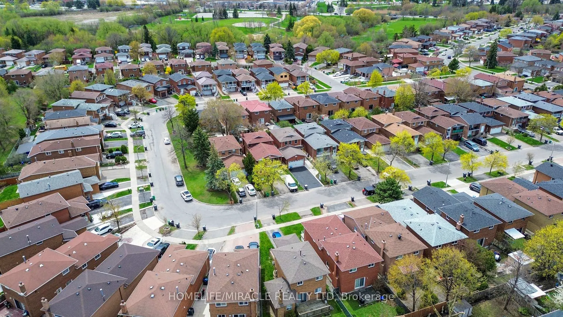Photo 44 of 27 Deerpark Crescent S, Brampton, Brampton West — HOMEH