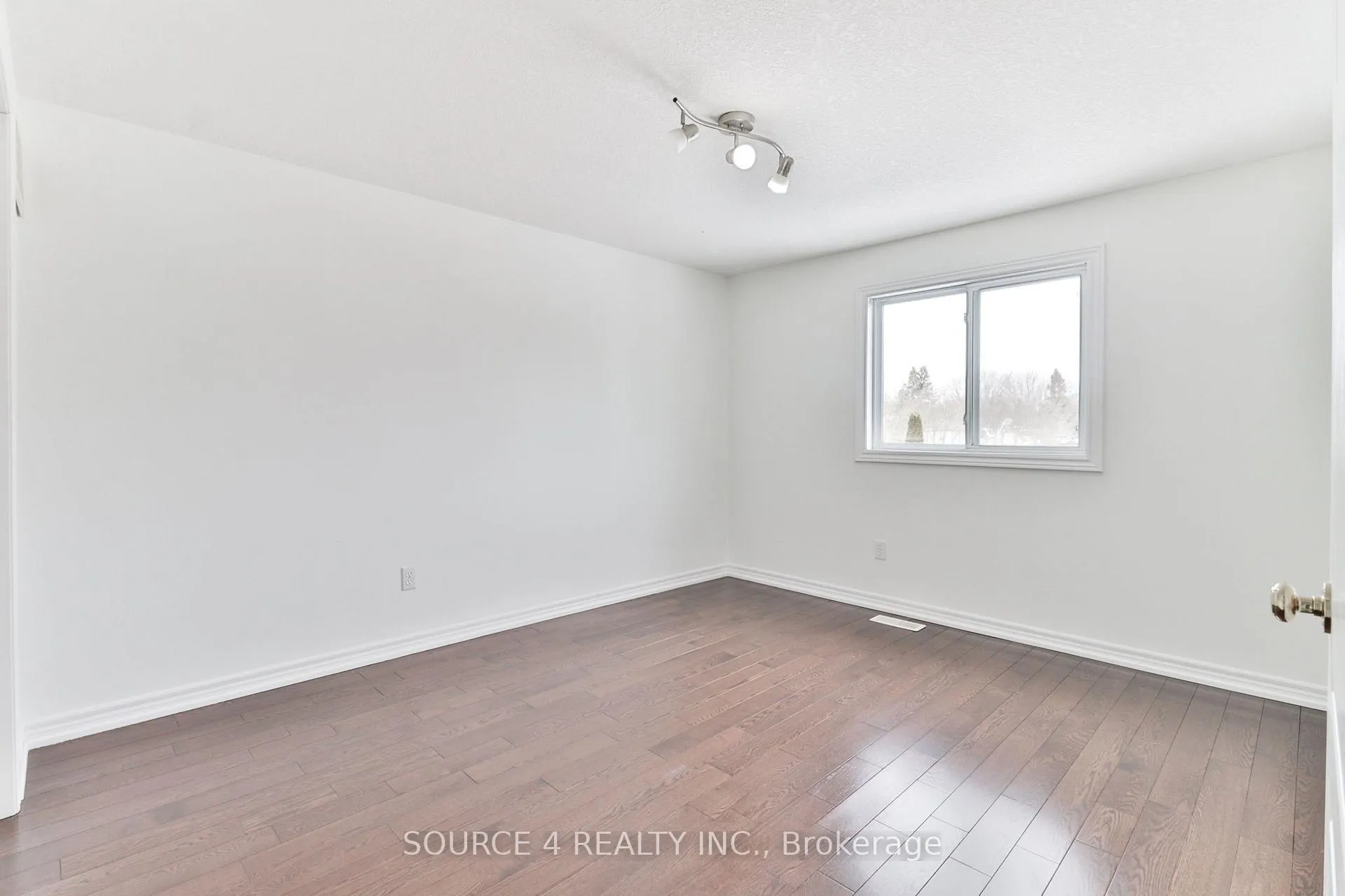 Photo 20 of 202 Franklyn Street, Shelburne — HOMEH