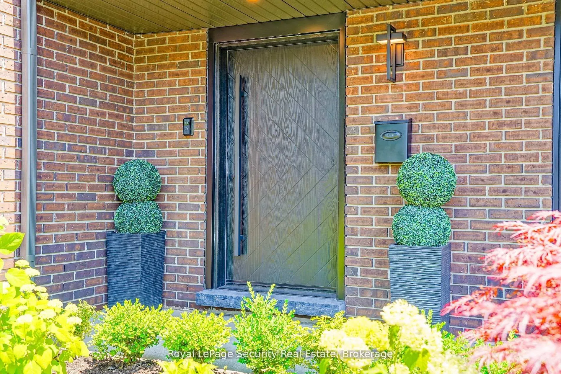 Photo 3 of 37 Marshall Street, Barrie, Allandale Heights — HOMEH