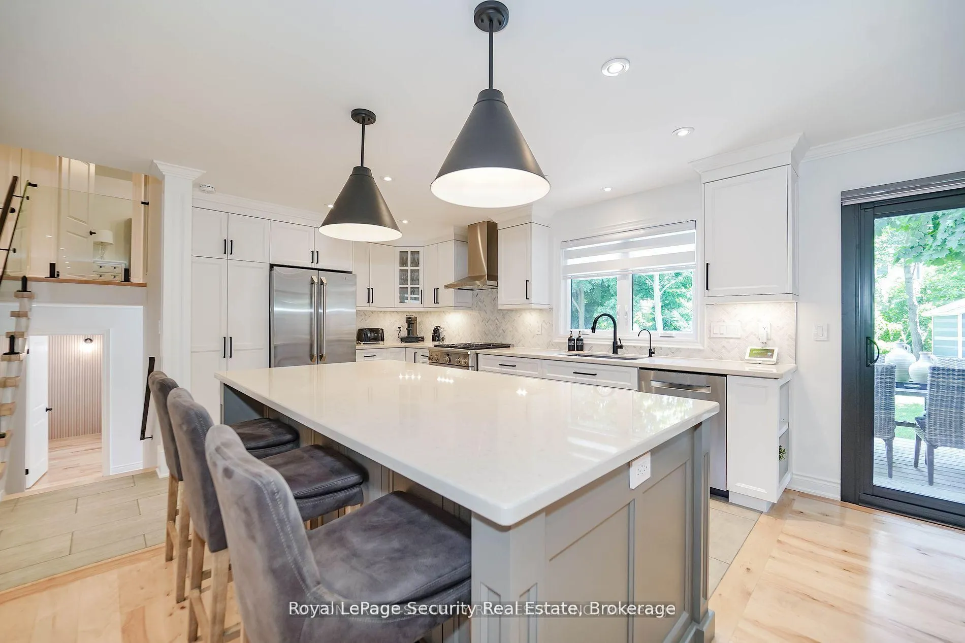Photo 6 of 37 Marshall Street, Barrie, Allandale Heights — HOMEH