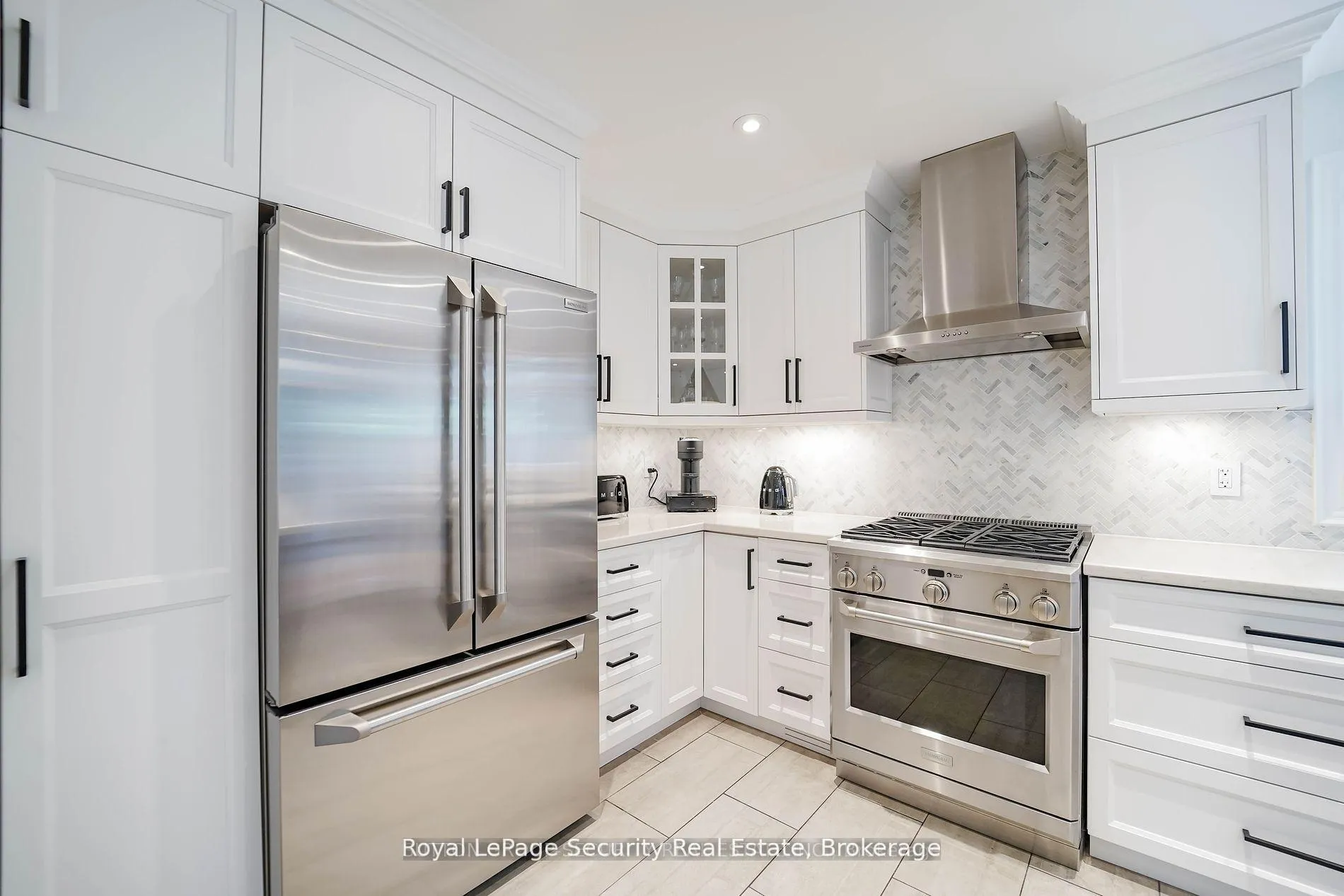 Photo 7 of 37 Marshall Street, Barrie, Allandale Heights — HOMEH