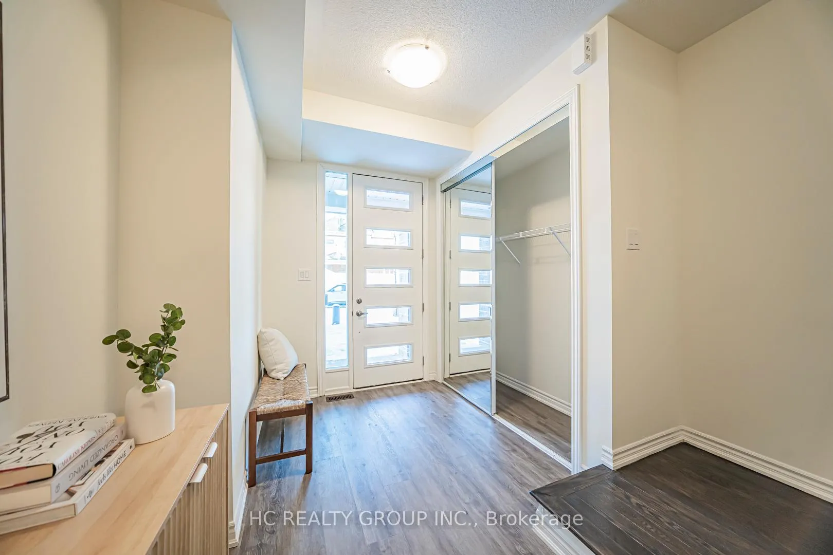 Photo 4 of 82 Thomas Frisby Jr Crescent, Markham, Victoria Square — HOMEH