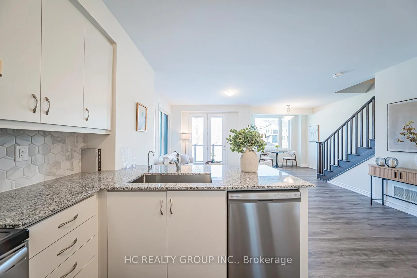 Photo 16 of 82 Thomas Frisby Jr Crescent, Markham, Victoria Square — HOMEH