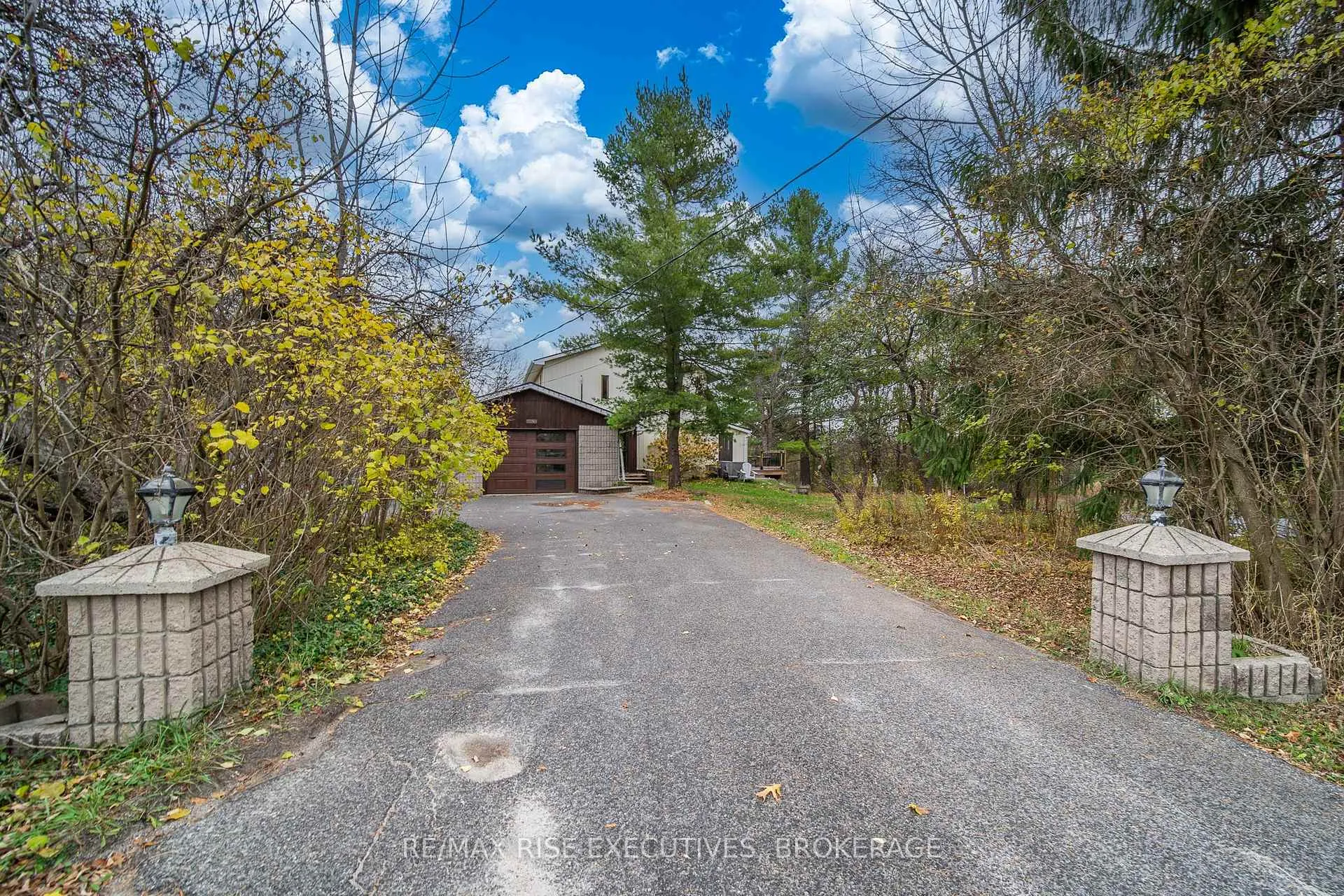 Photo 2 of 2336 Battersea Road, Kingston, City North of 401 — HOMEH
