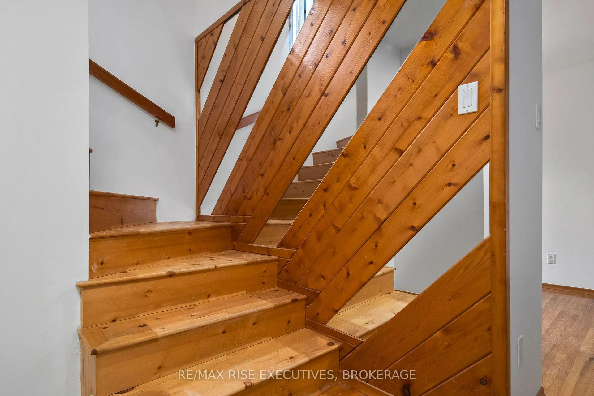 Photo 7 of 2336 Battersea Road, Kingston, City North of 401 — HOMEH
