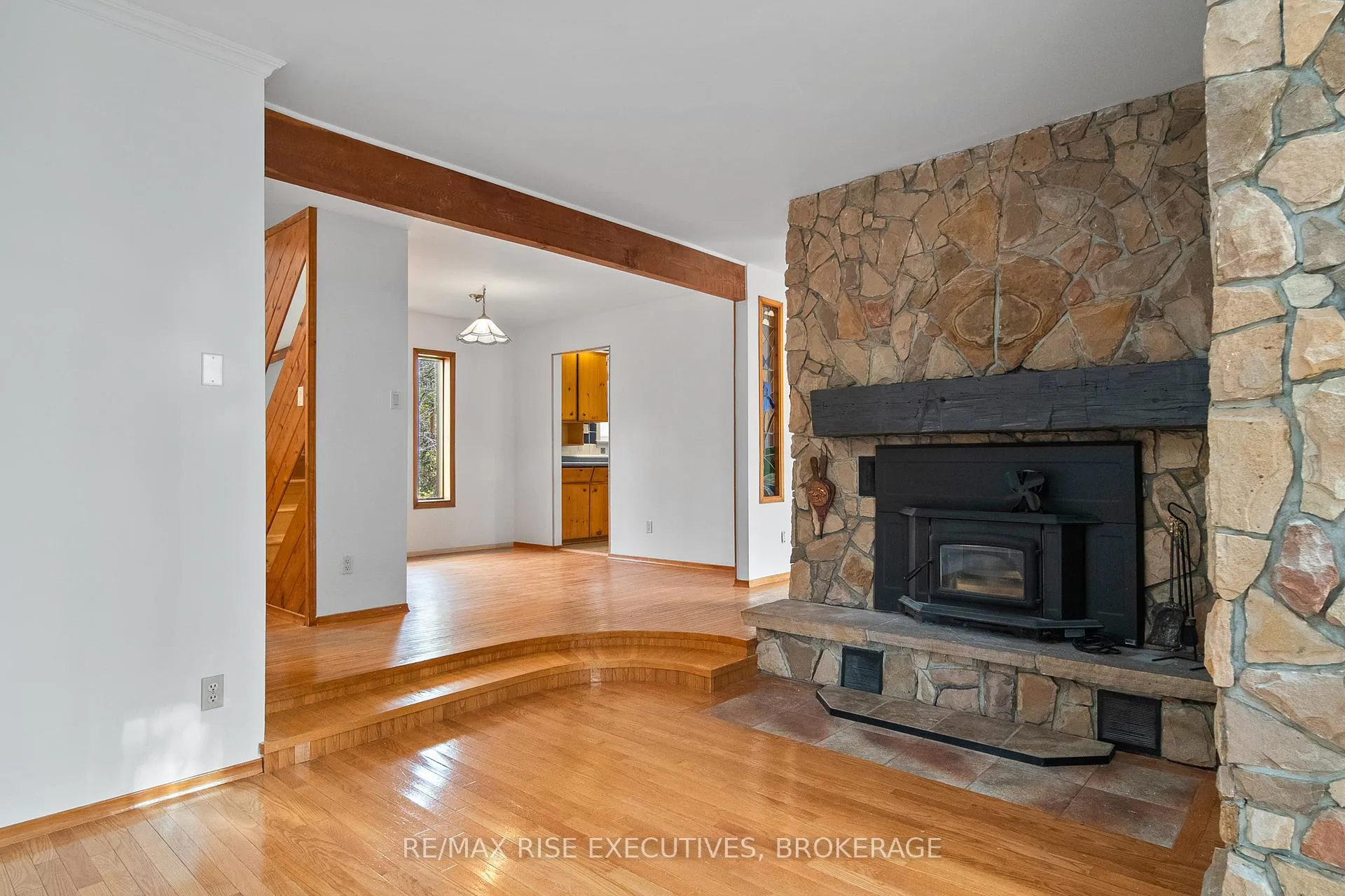 Photo 8 of 2336 Battersea Road, Kingston, City North of 401 — HOMEH