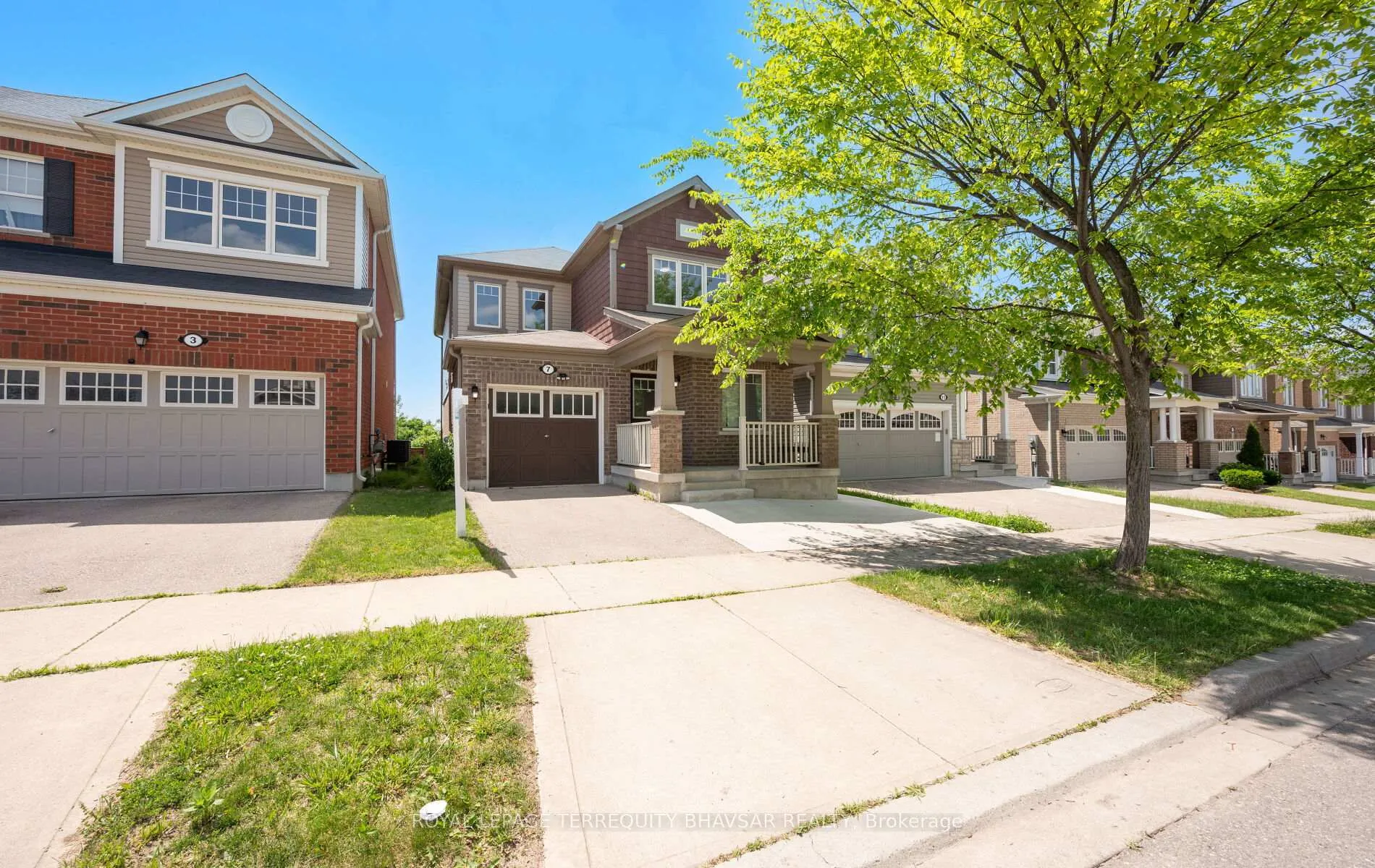 Photo 2 of 7 Shoreacres Drive, Kitchener, Rosenburg — HOMEH