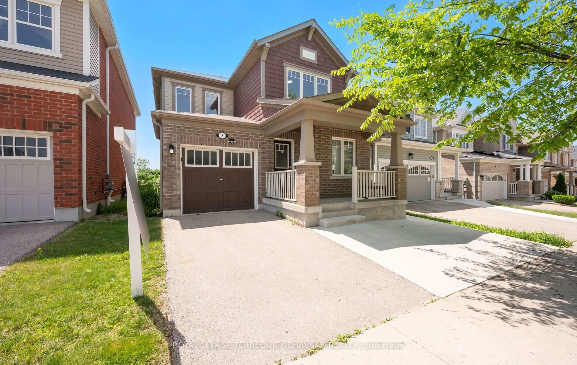 Photo 3 of 7 Shoreacres Drive, Kitchener, Rosenburg — HOMEH
