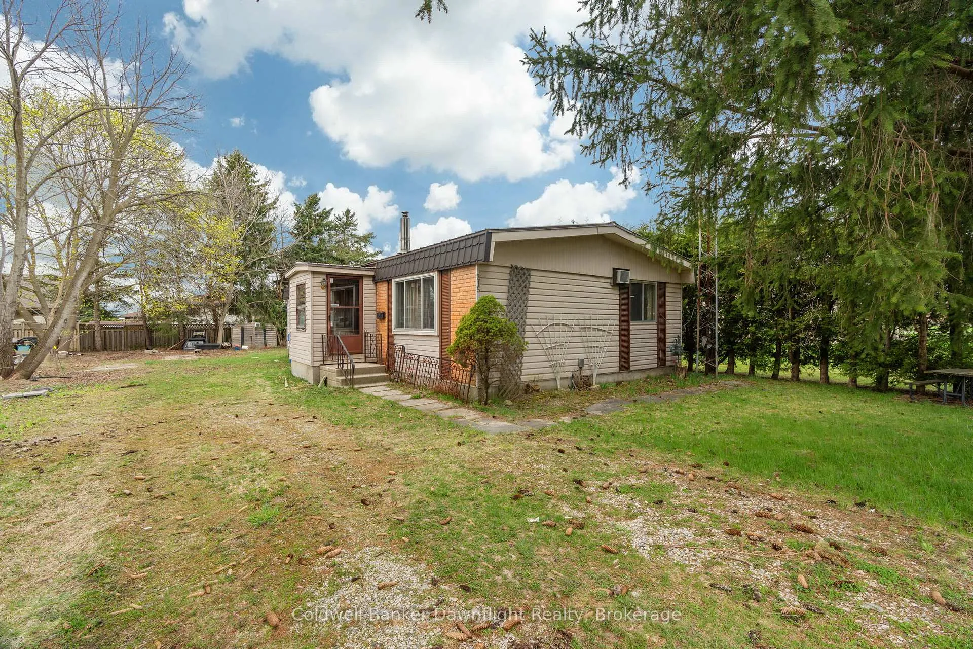 Photo 1 of 215 Prince Alfred Street, South Huron, Stephen Twp — HOMEH