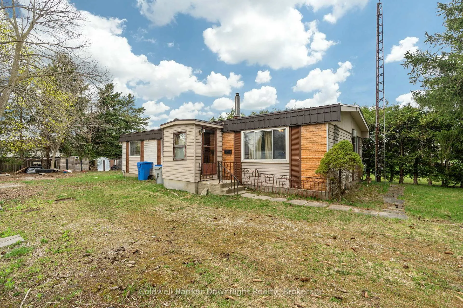 Photo 2 of 215 Prince Alfred Street, South Huron, Stephen Twp — HOMEH