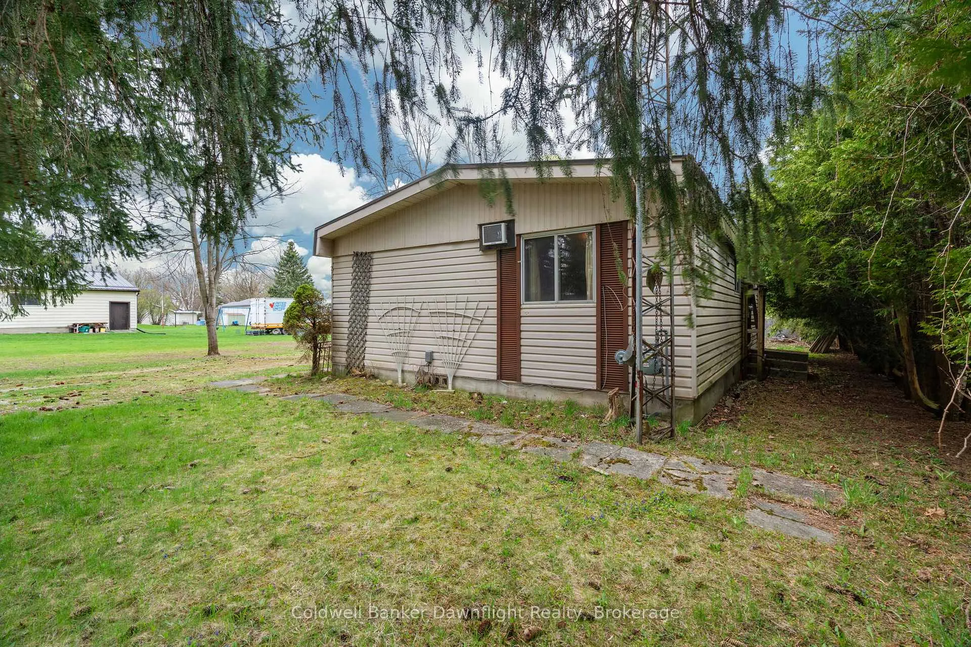 Photo 3 of 215 Prince Alfred Street, South Huron, Stephen Twp — HOMEH