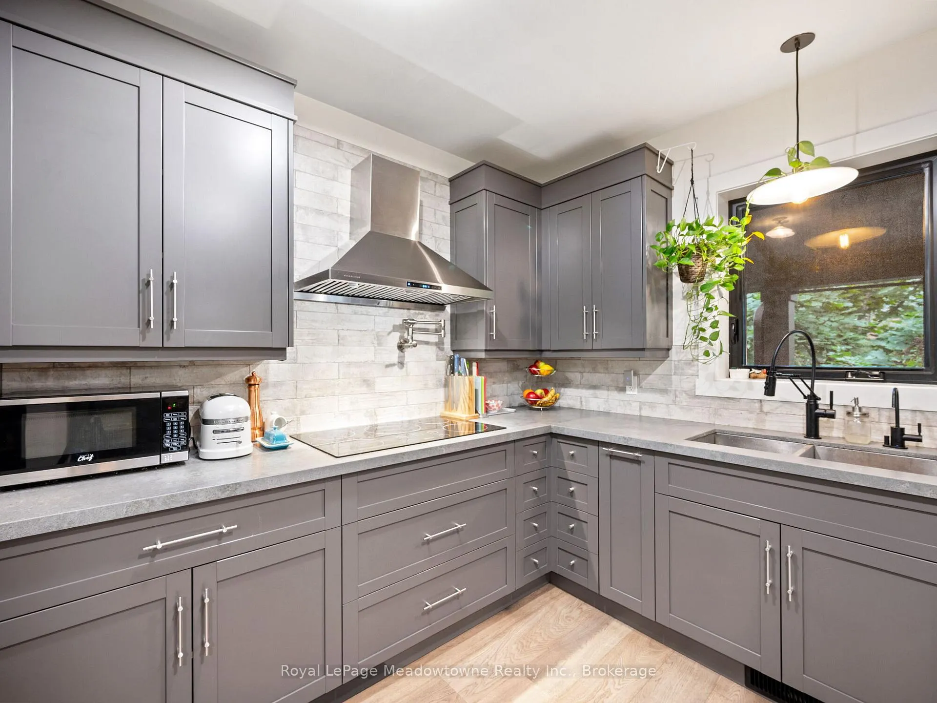 Photo 21 of 213 Caroline Street S, Hamilton, Durand — HOMEH