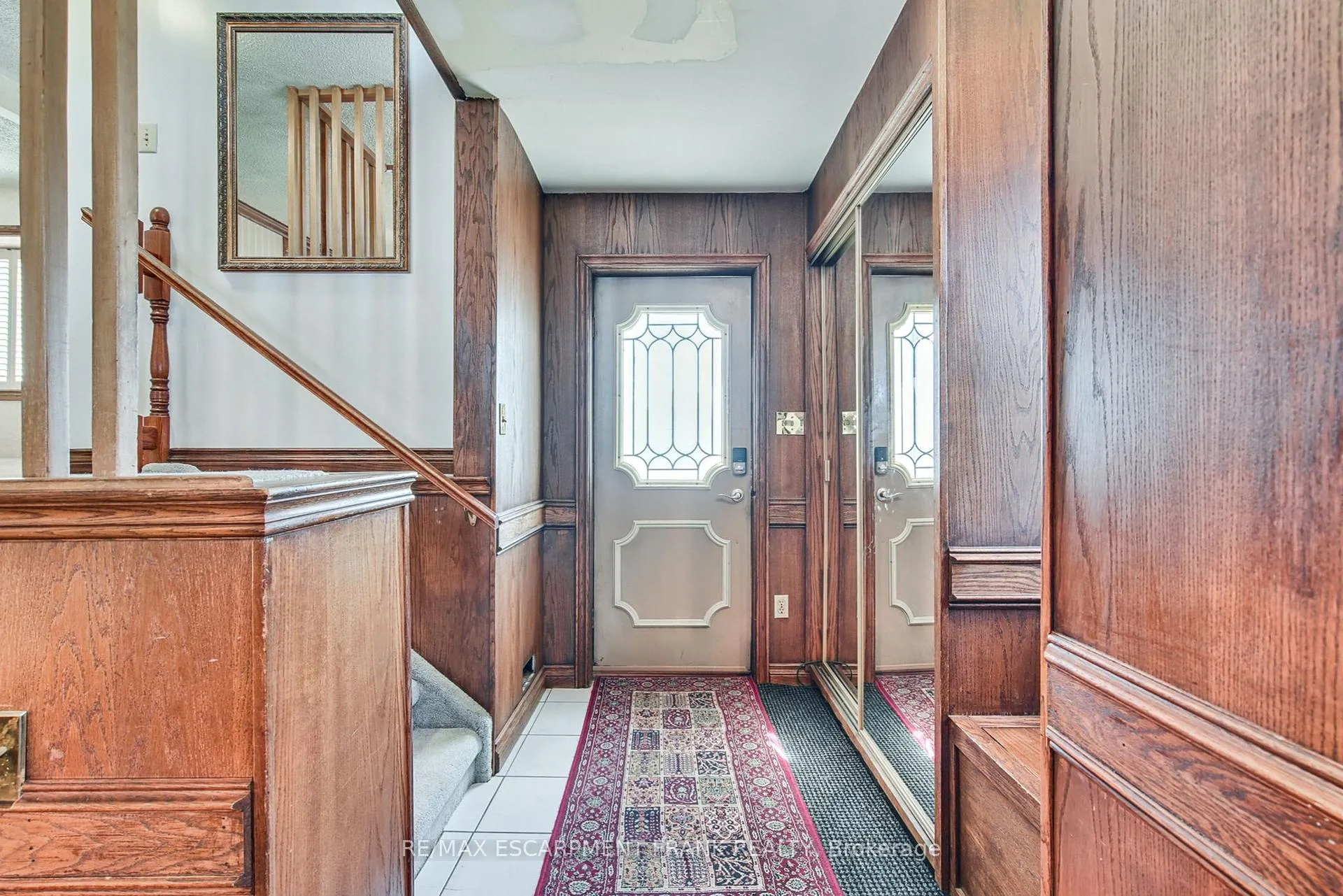 Photo 5 of 56 Seabreeze Crescent, Hamilton, Stoney Creek — HOMEH