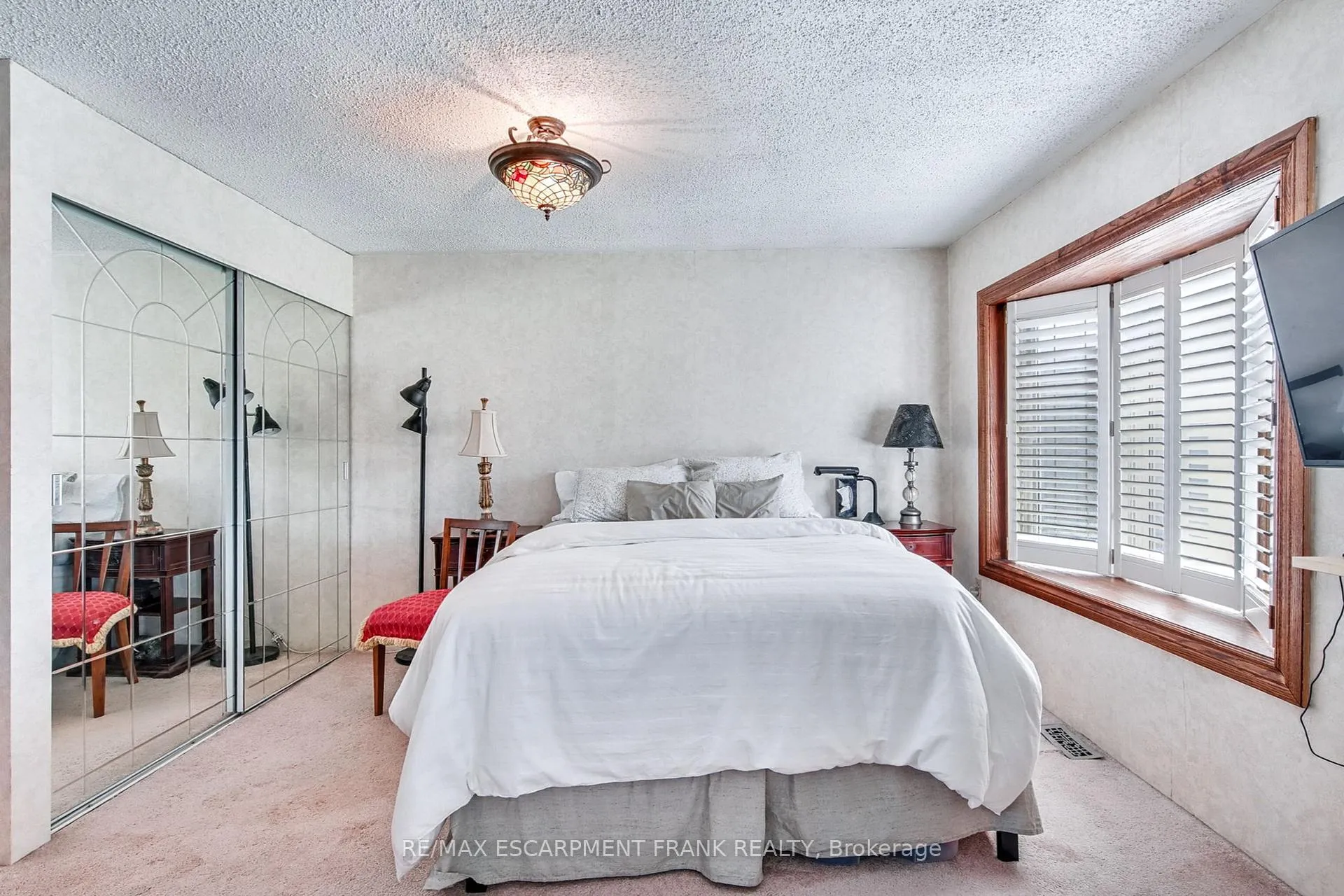 Photo 10 of 56 Seabreeze Crescent, Hamilton, Stoney Creek — HOMEH