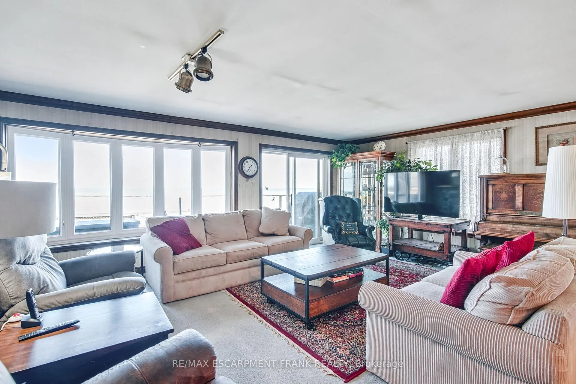 Photo 19 of 56 Seabreeze Crescent, Hamilton, Stoney Creek — HOMEH