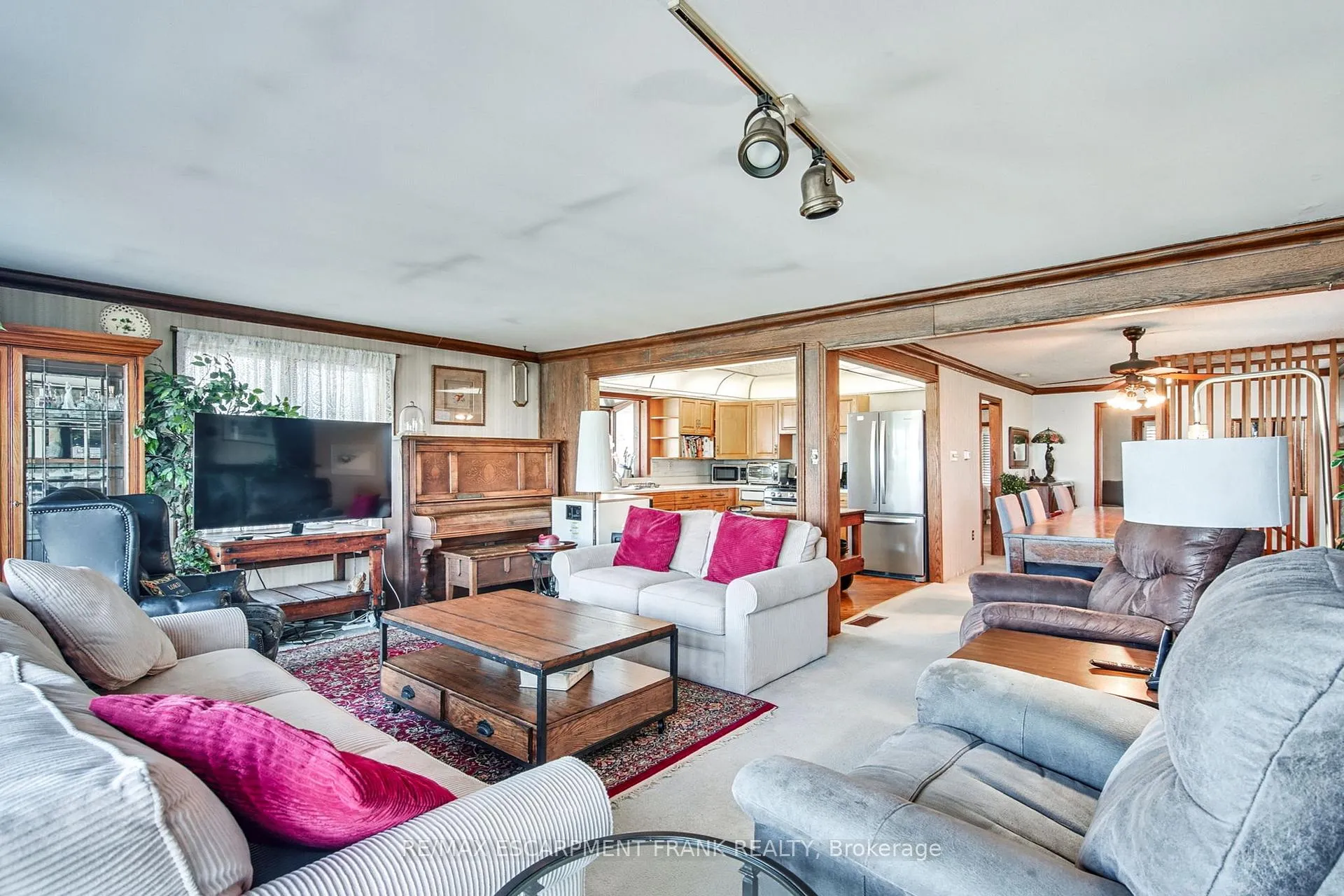 Photo 20 of 56 Seabreeze Crescent, Hamilton, Stoney Creek — HOMEH