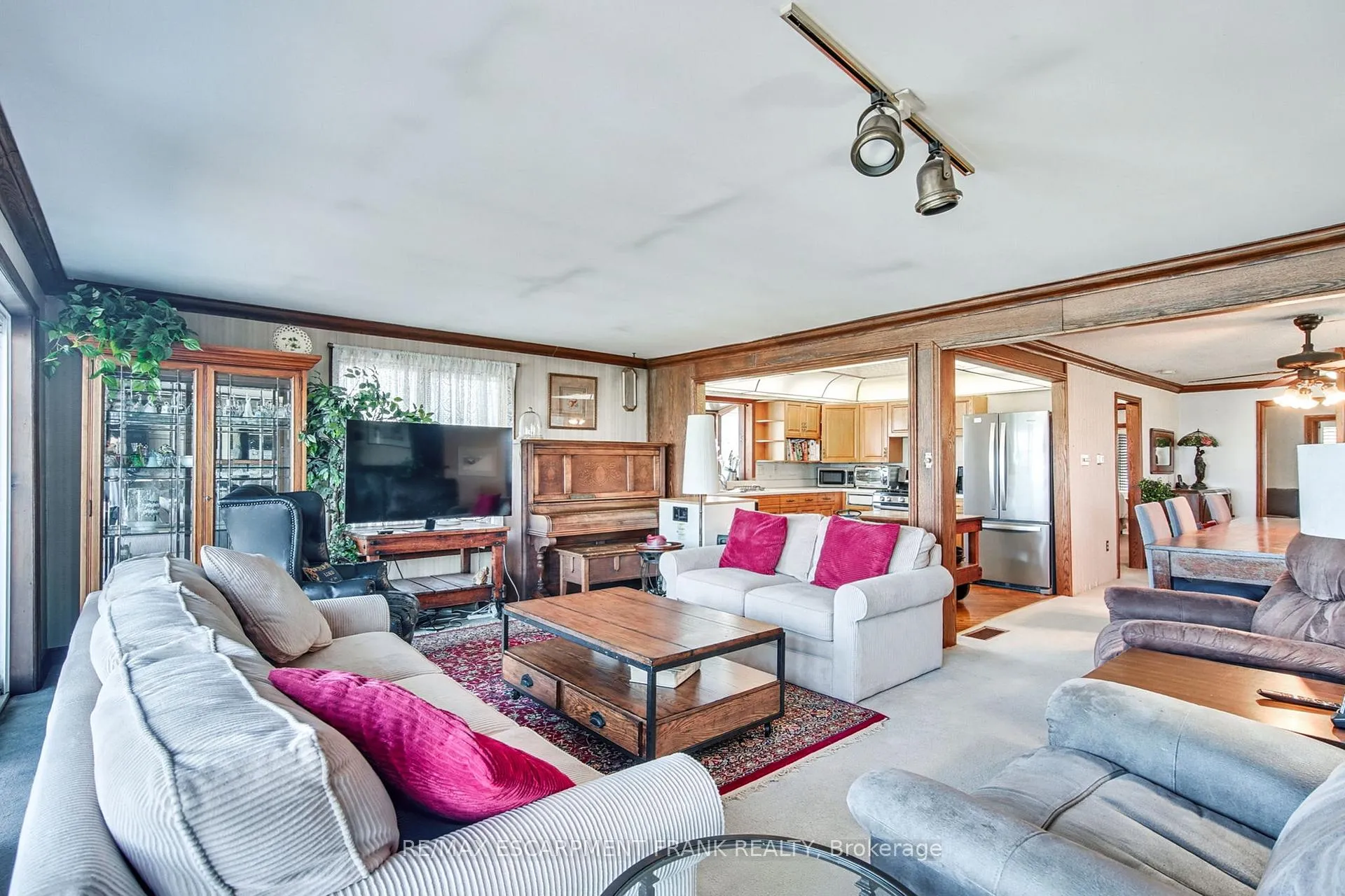 Photo 21 of 56 Seabreeze Crescent, Hamilton, Stoney Creek — HOMEH