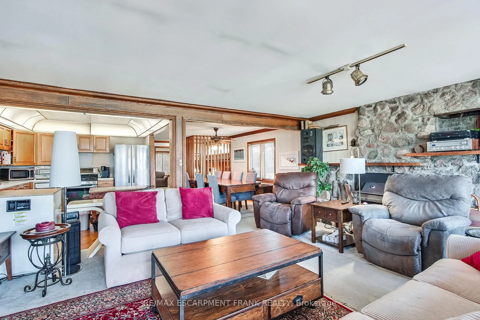 Photo 22 of 56 Seabreeze Crescent, Hamilton, Stoney Creek — HOMEH